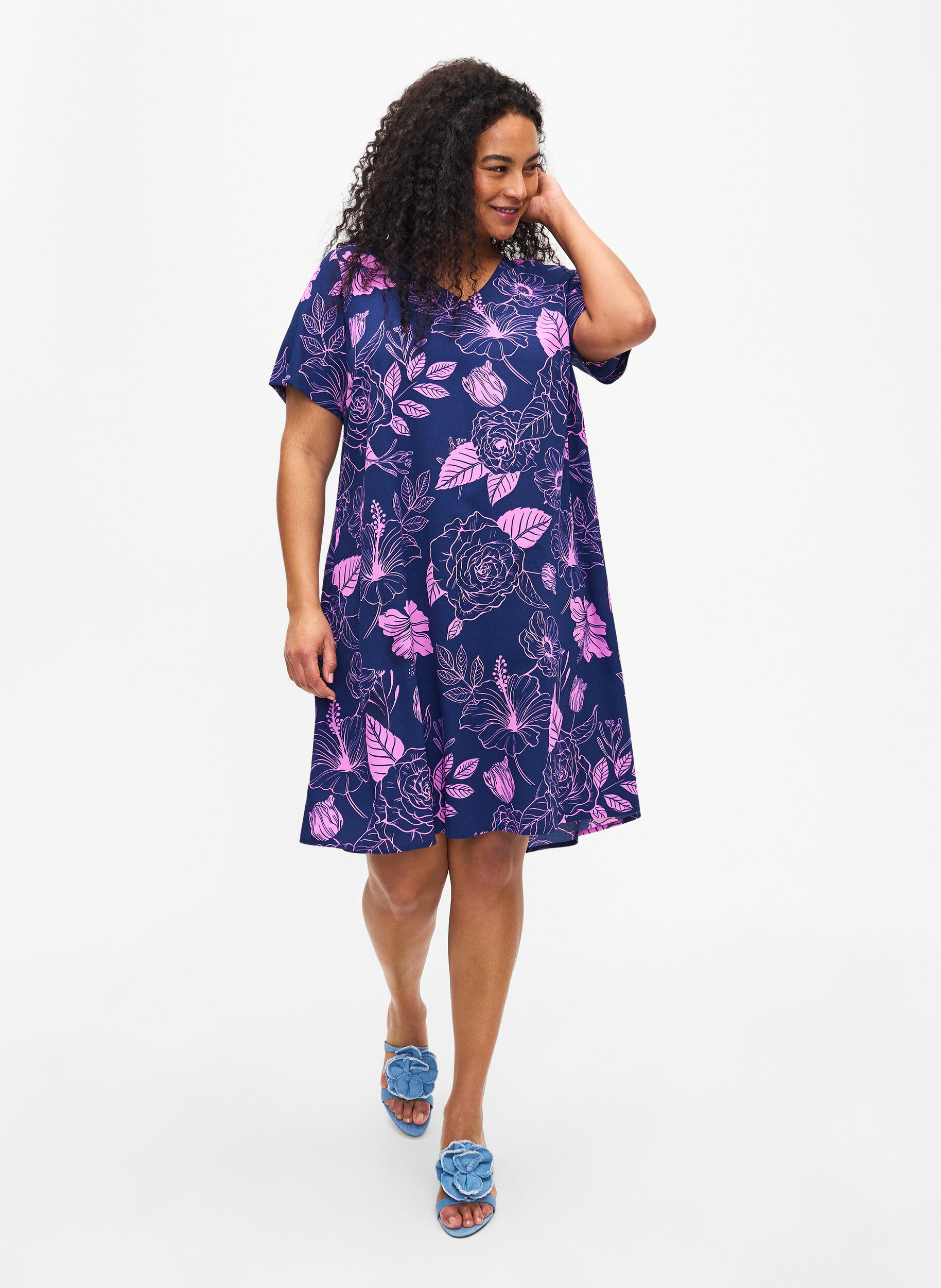 Zizzi FLASH &ndash; Kleid mit V-Ausschnitt und Blumendruck, Medieval Blue Flower, Model image number 2