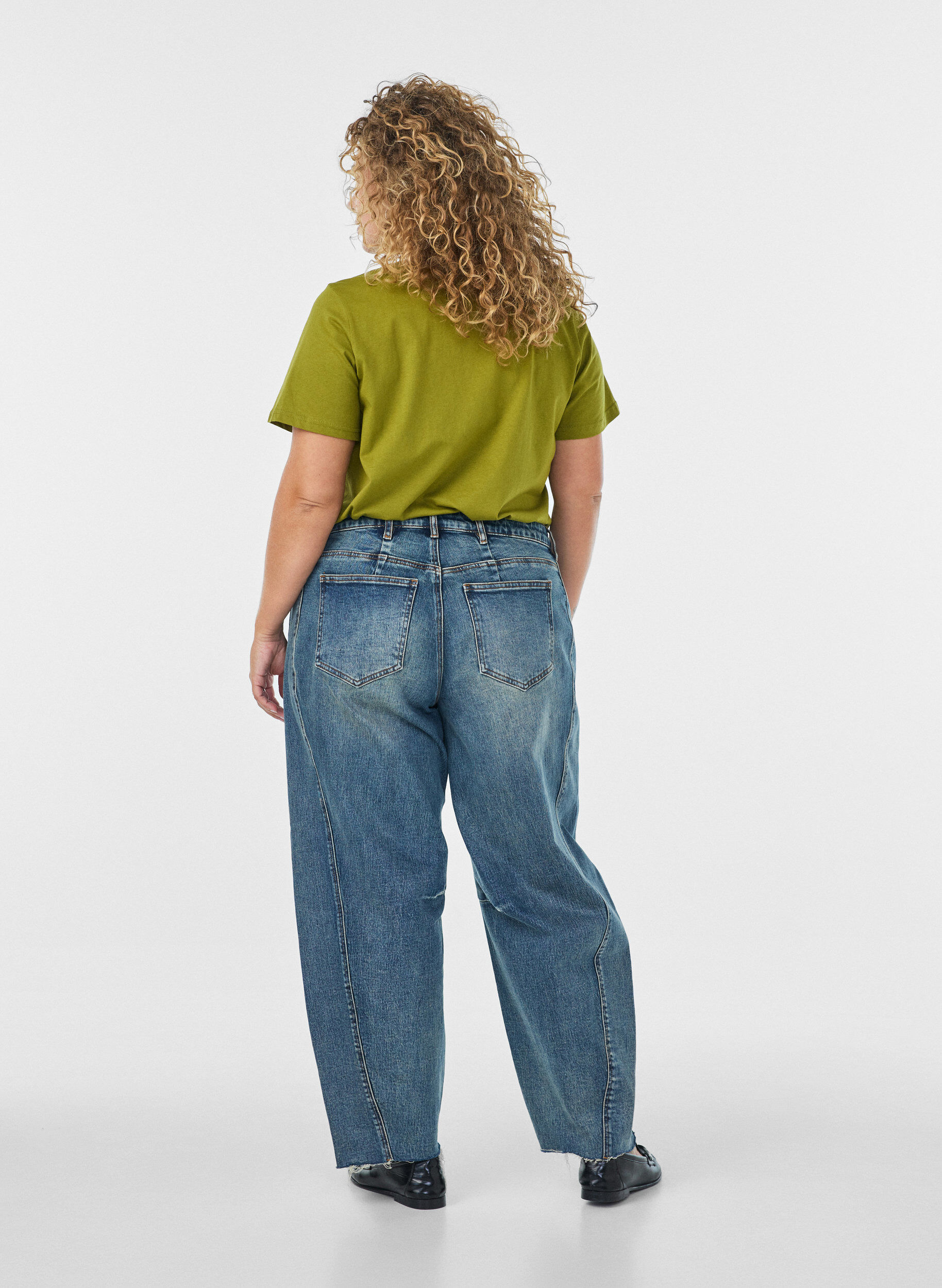 ZizziT-Shirt aus Baumwolle mit Text-Badge, Gr&uuml;n, Model image number 2