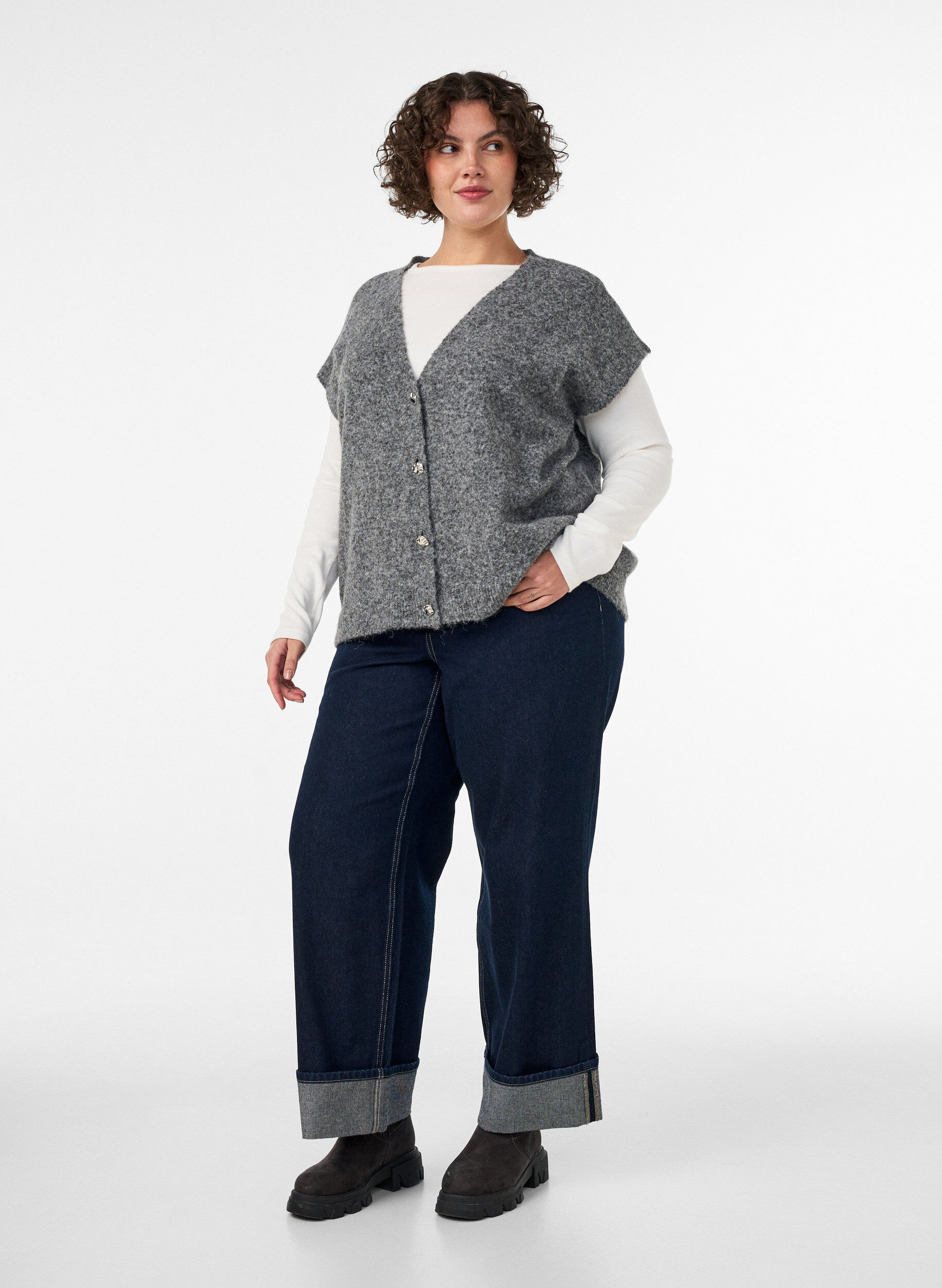 ZizziGilet en maille &agrave; col V avec boutons d&eacute;coratifs, Gris, Model image number 1