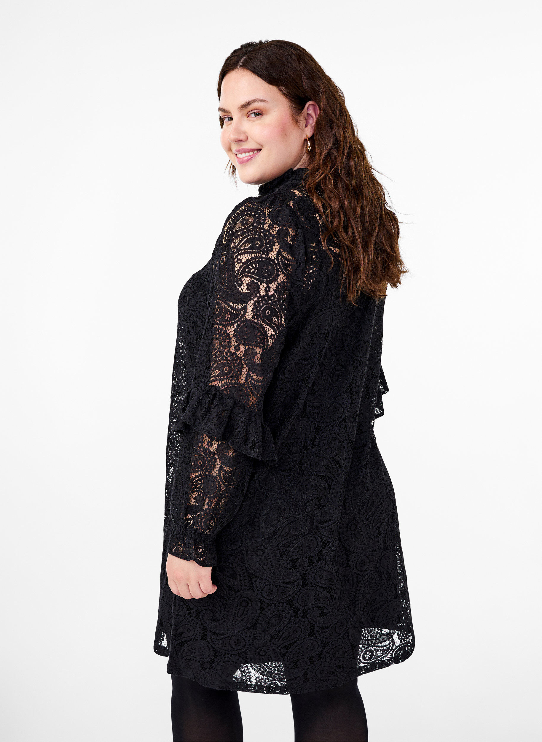 Zizzi Robe courte en dentelle &agrave; jabot, Black, Model image number 1
