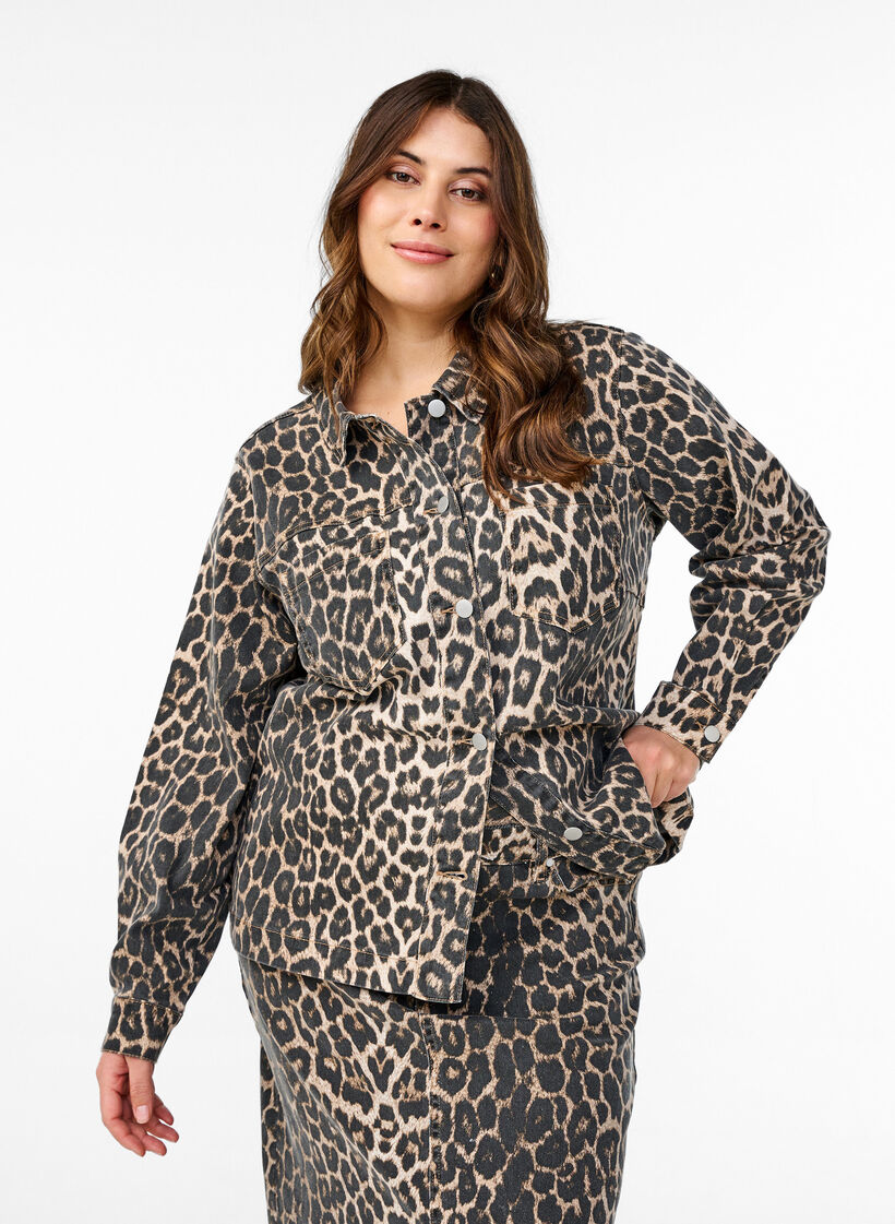 Jeansjacke mit Leopardenmuster und Brusttaschen, Braun, Model image number 0