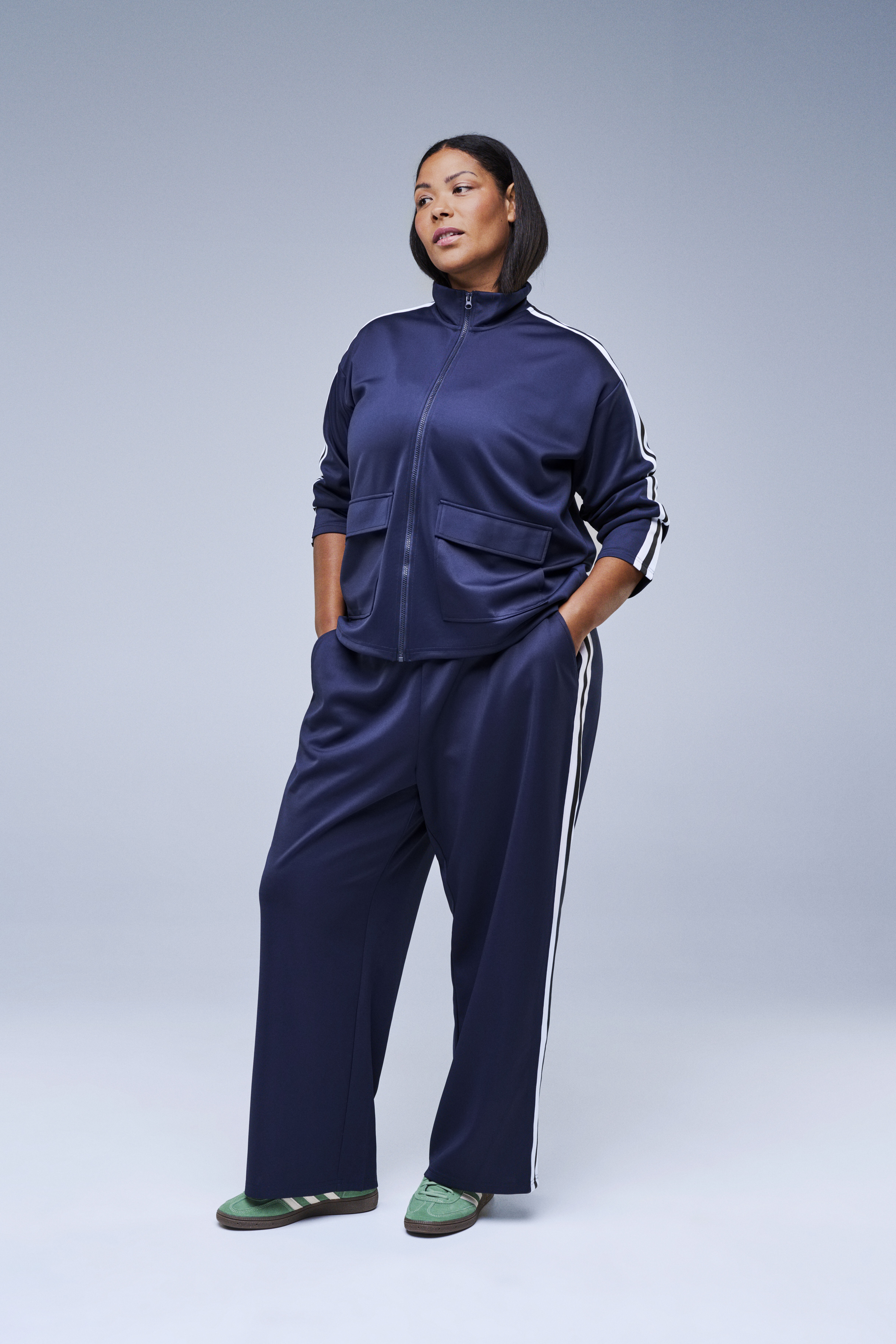 Zizzi Ensemble d'entra&icirc;nement avec rayures sportives, , Model