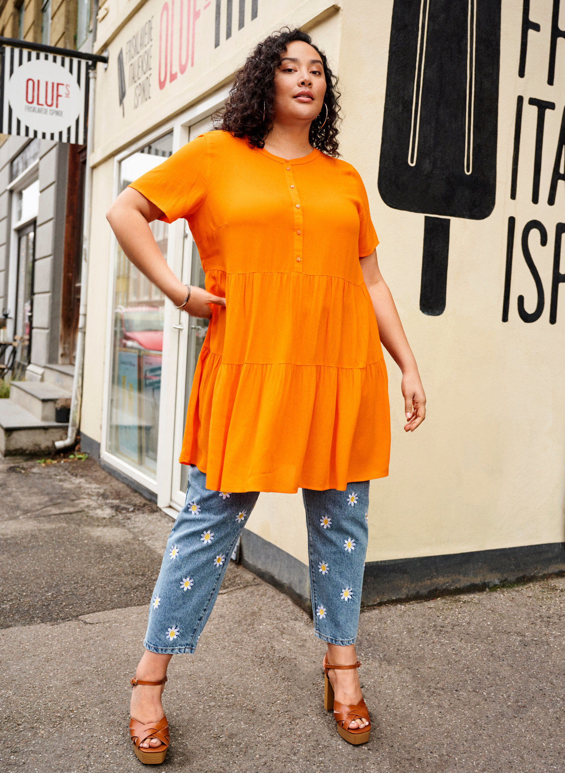 Zizzi Robe en viscose &agrave; manches courtes en forme trap&egrave;ze , Exuberance, Image image number 0