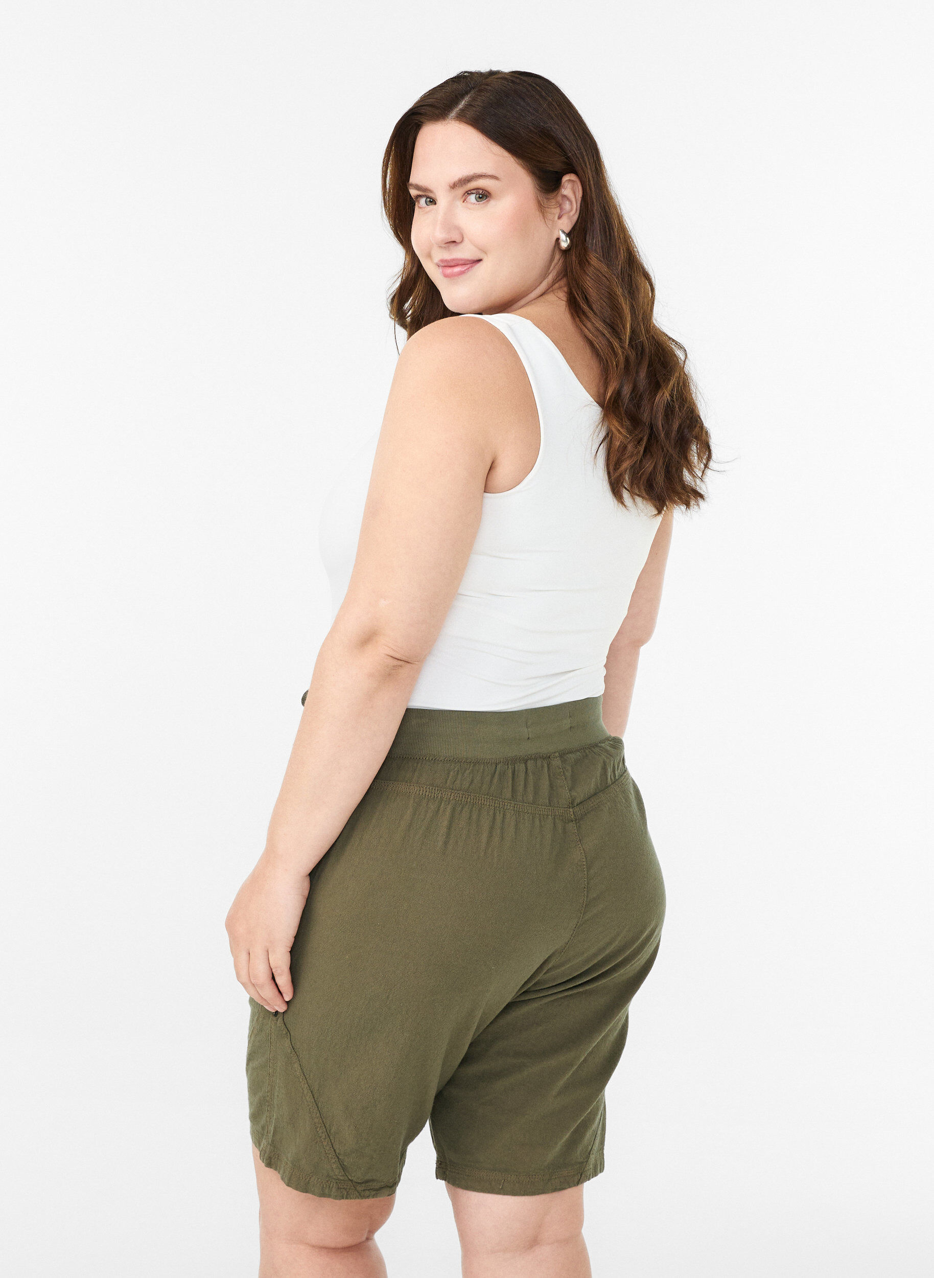 ZizziLockere Shorts aus Baumwolle mit Taschen, Gr&uuml;n, Model image number 2