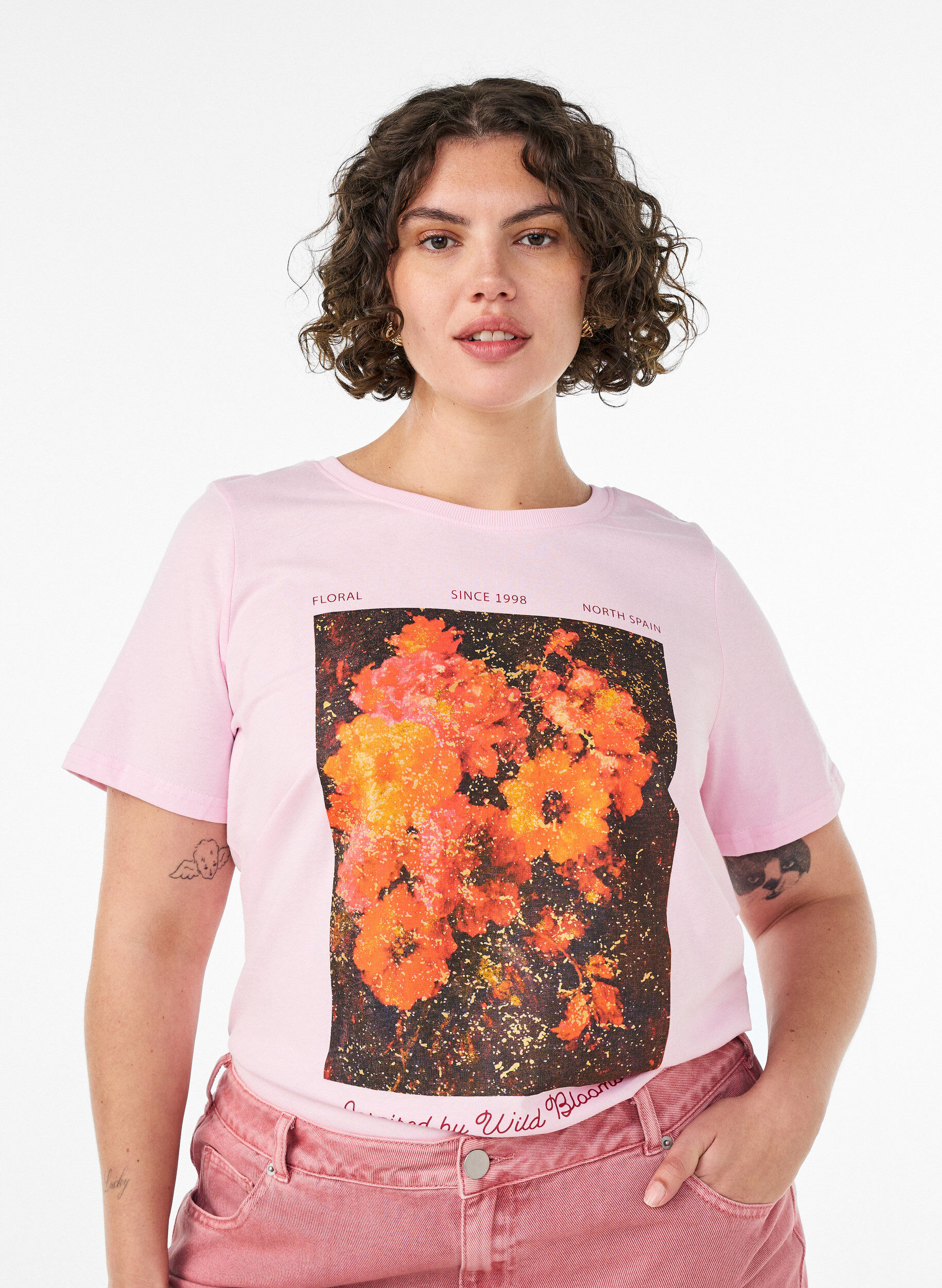 T-Shirt aus Baumwolle mit Frontprint, Rot, Model