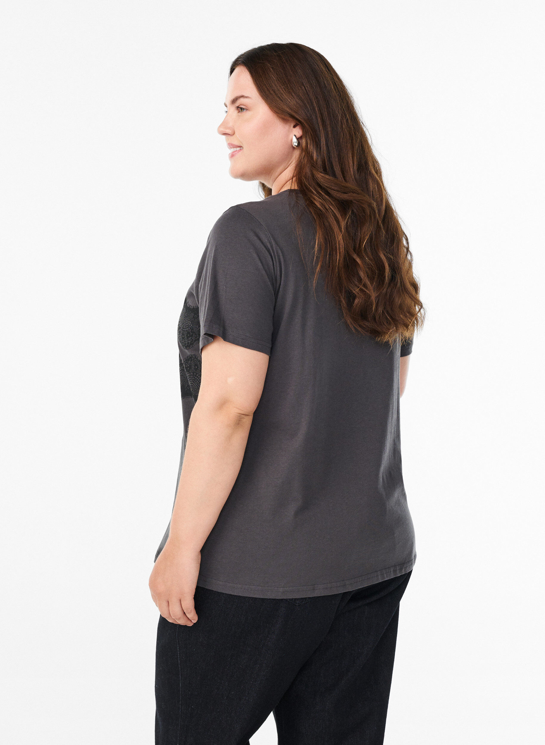 Zizzi T-shirt en coton avec imprim&eacute; sur le devant, Gris anthracite, Model image number 2