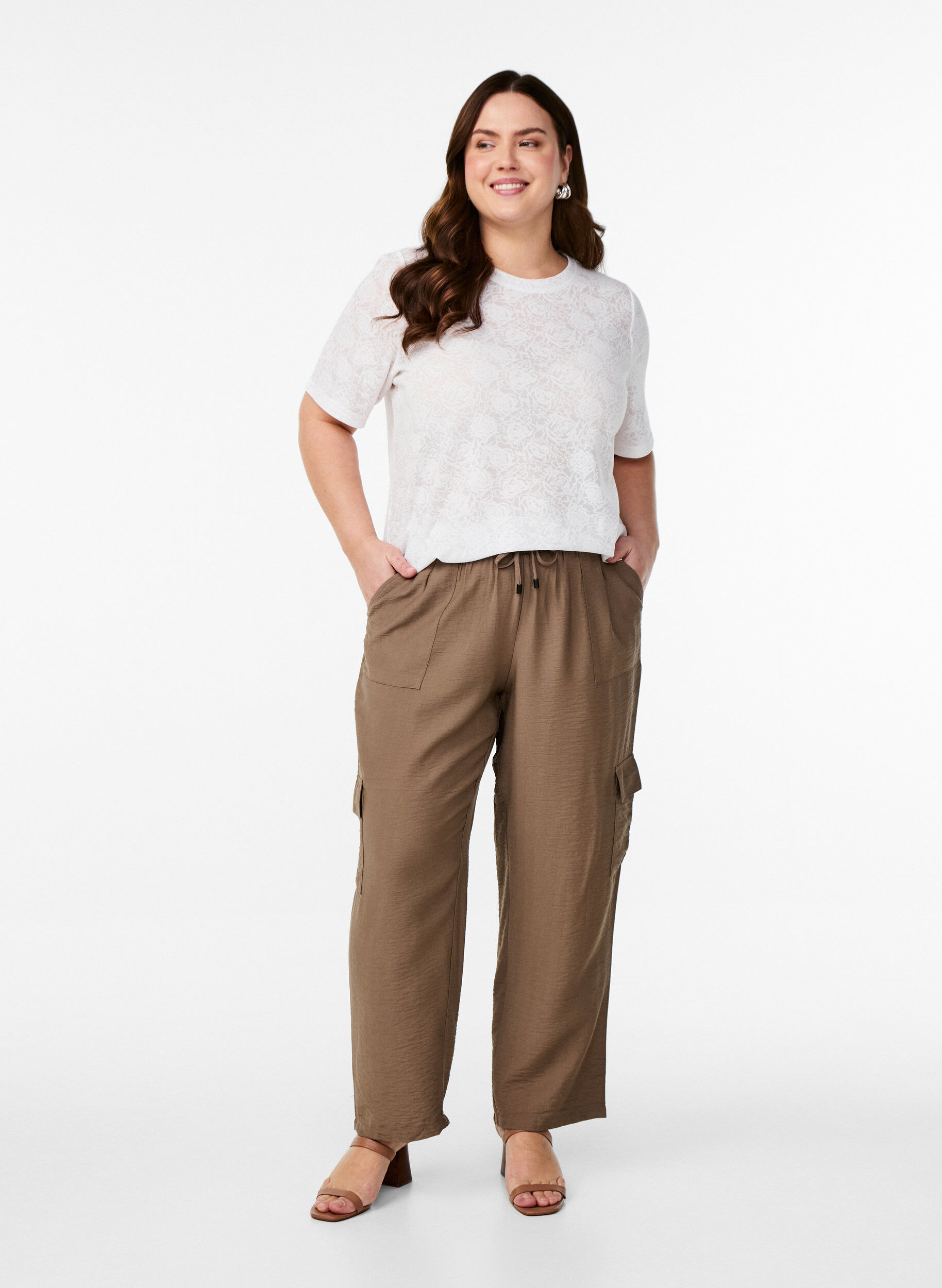 Zizzi Chemisier &agrave; manches courtes avec texture &agrave; motifs de rose, Blanc, Model image number 1