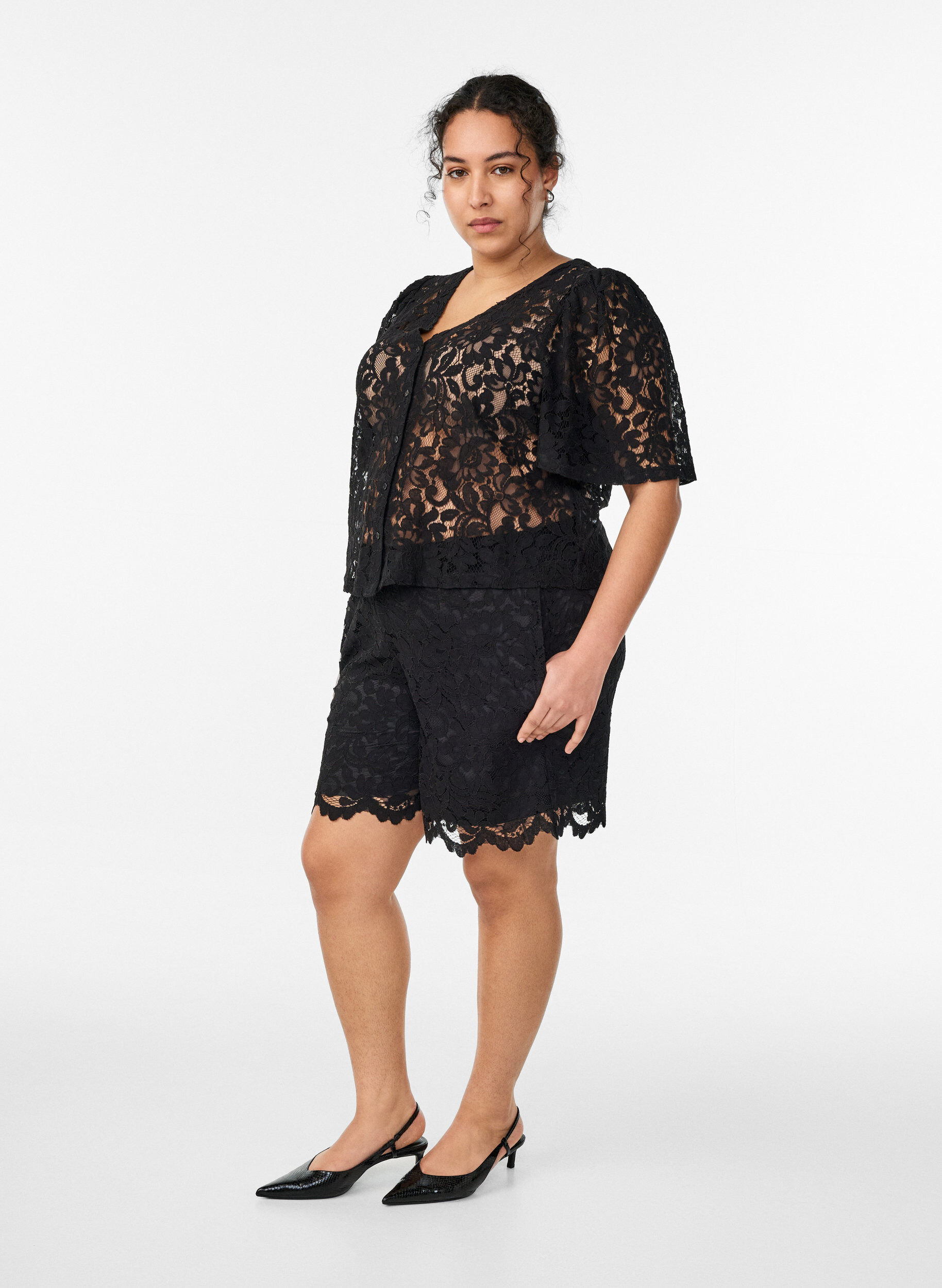 ZizziShort en dentelle taille haute avec poches, Noir, Model image number 1