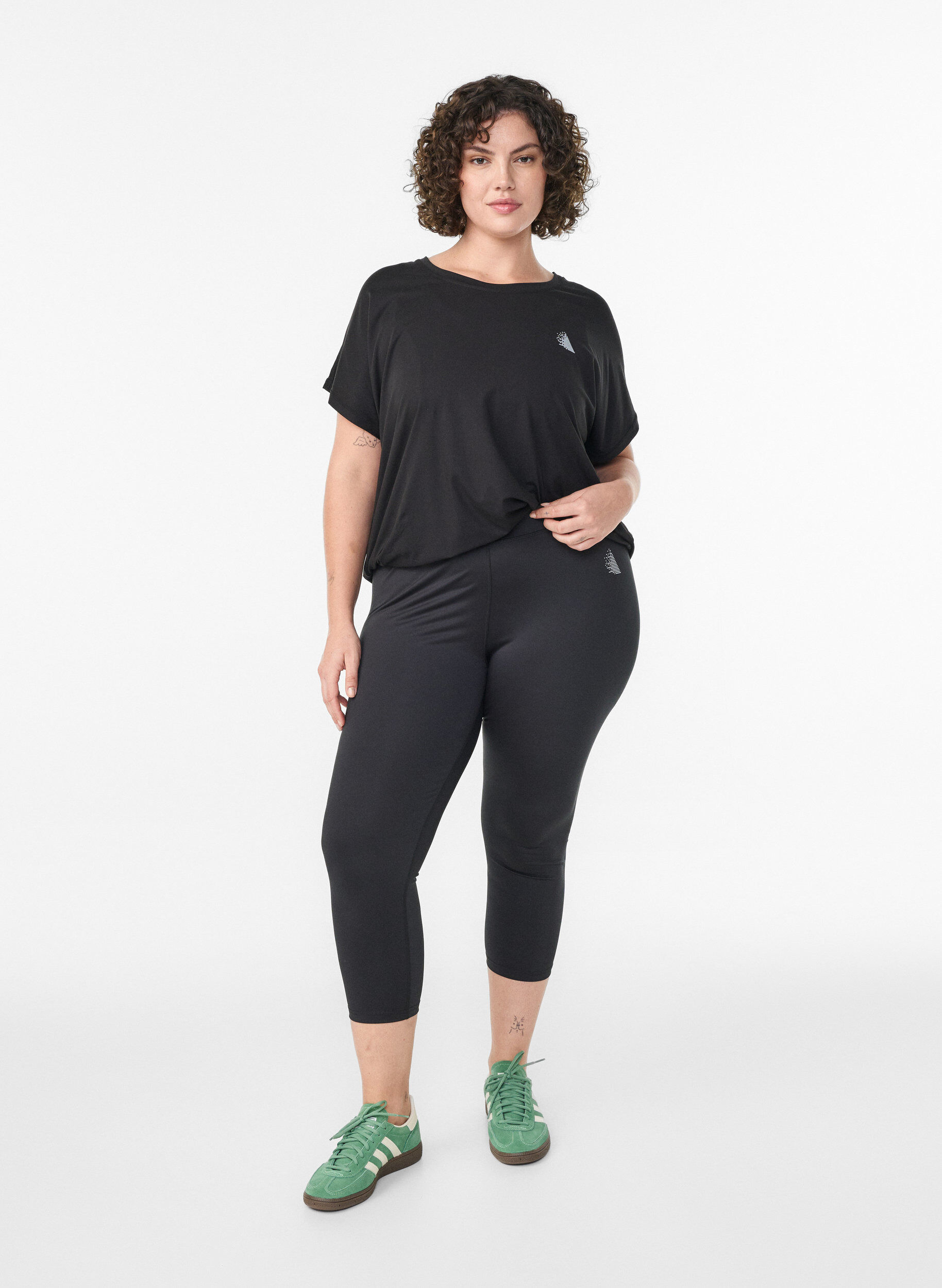 Zizzi Eng anliegende Workout-Capris, Schwarz, Model image number 1
