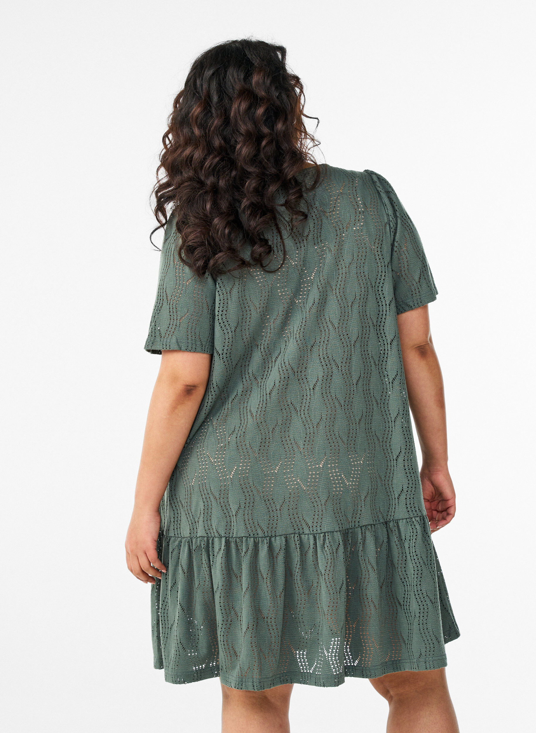 Zizzi Kurzes Kleid aus Jersey mit Lochstickerei, Gr&uuml;n, Model image number 2