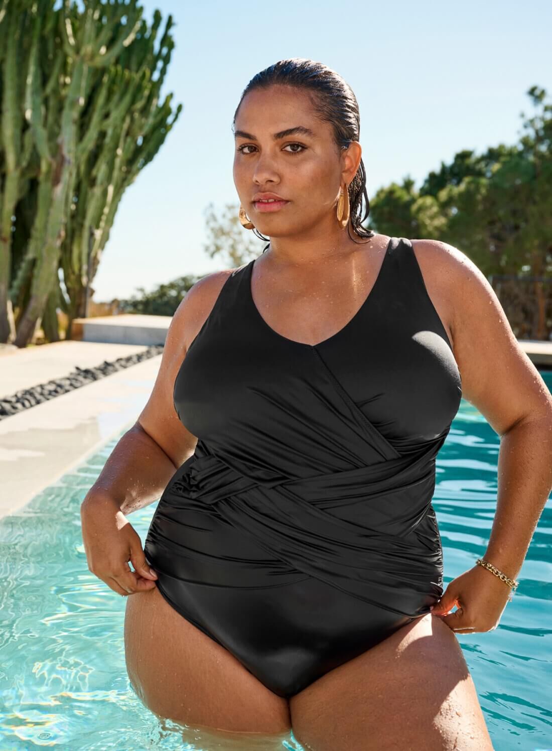 Maillot de bain noir avec d&eacute;tails, , Model