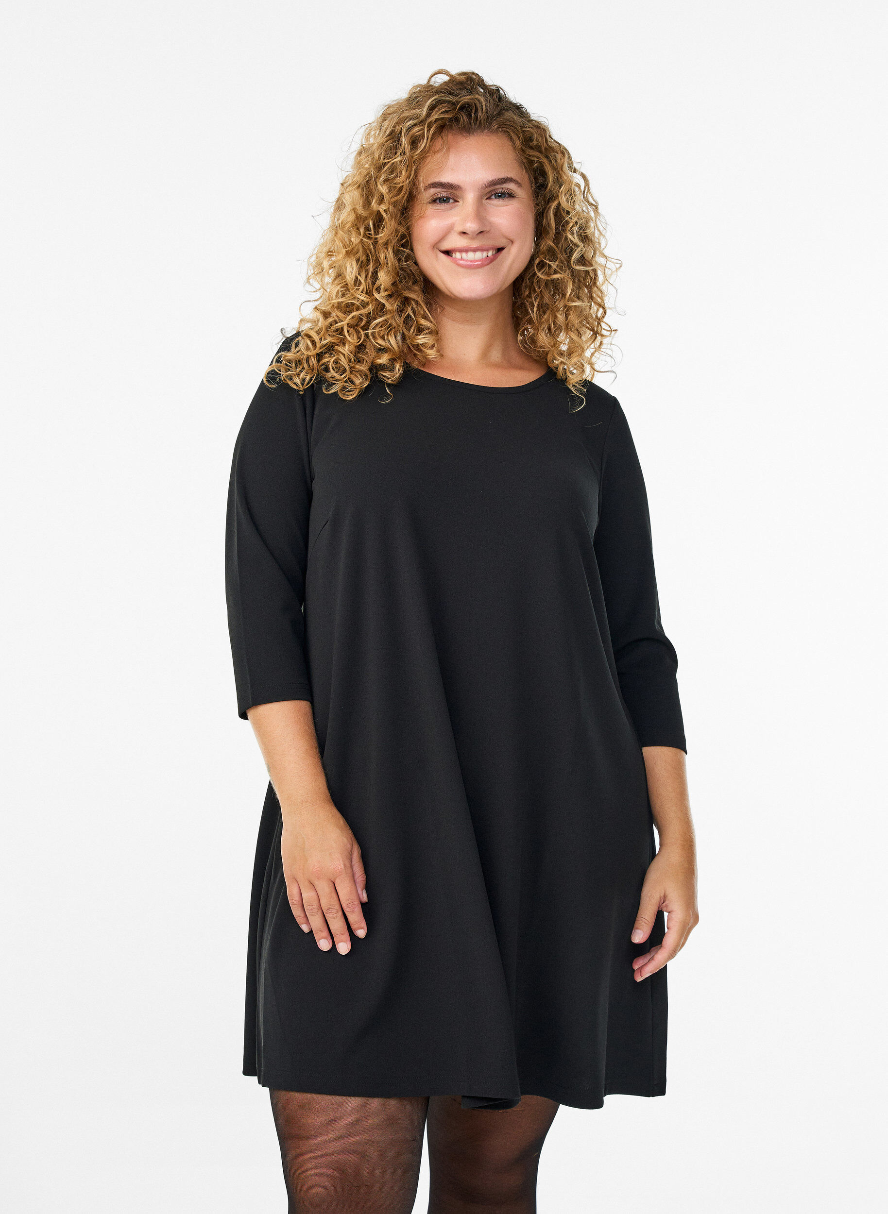 Robe courte &eacute;vas&eacute;e &agrave; manches 3/4, Noir, Model