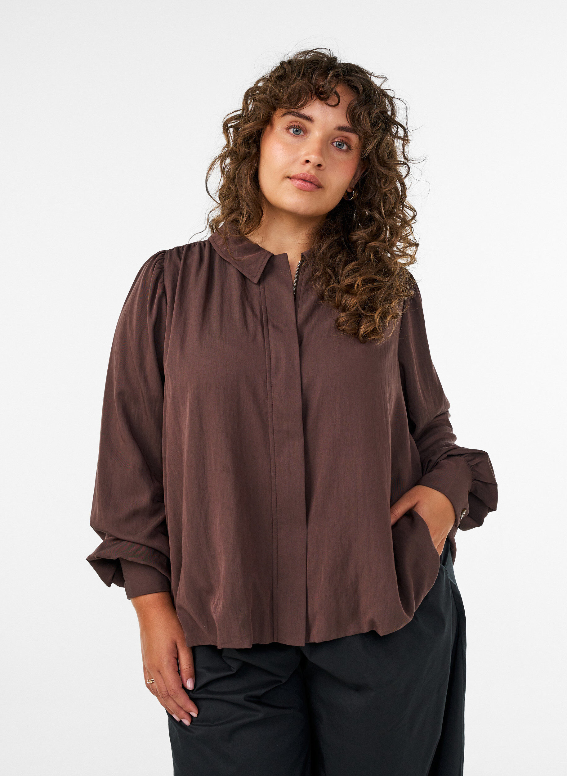 ZizziBluse mit Ballonform und verdecktem Rei&szlig;verschluss, Braun, Model image number 0