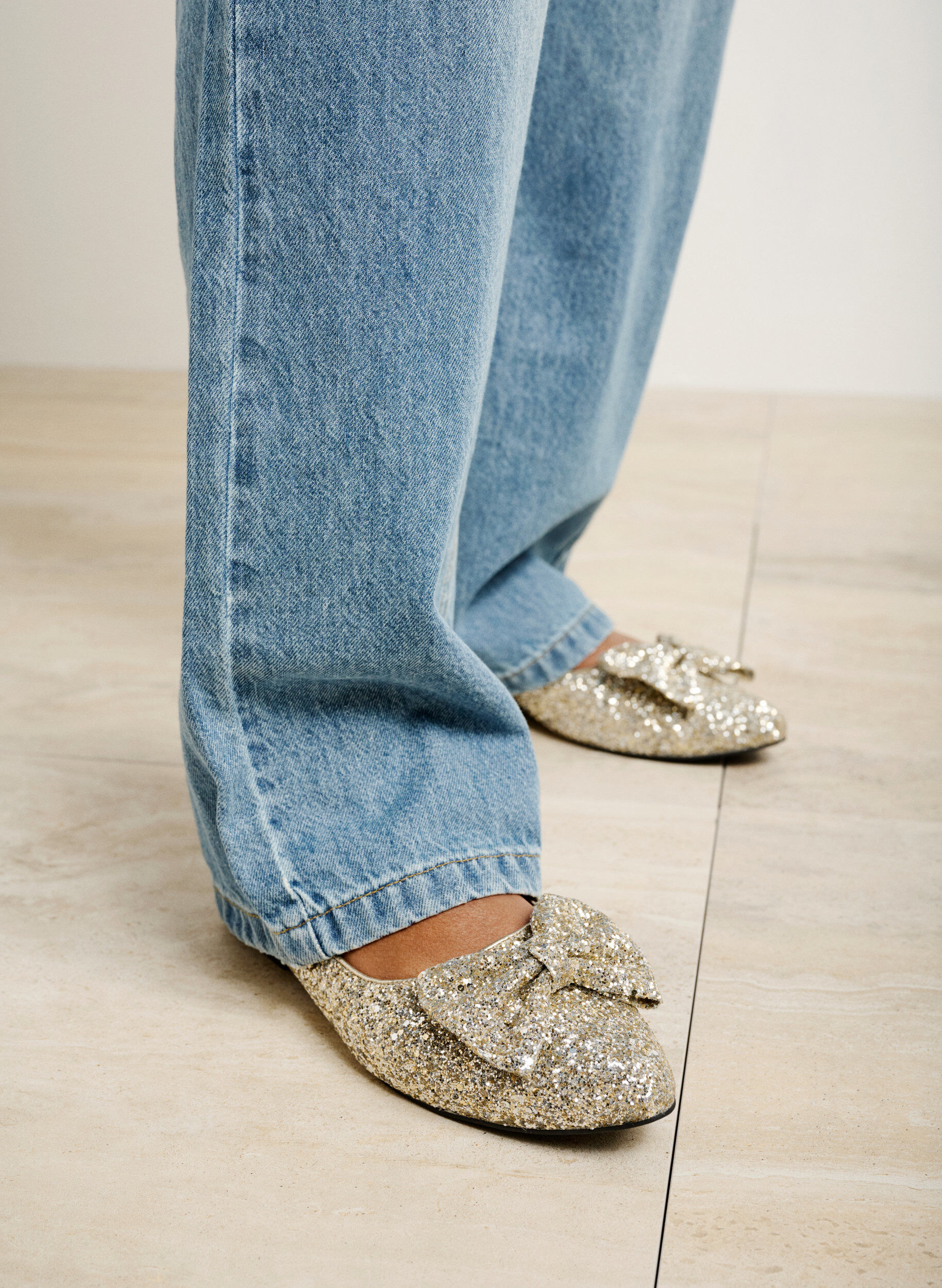 Zizzi Glitzer-Ballerina mit weiter Passform und Schleife, Gold Glitter, Image image number 1