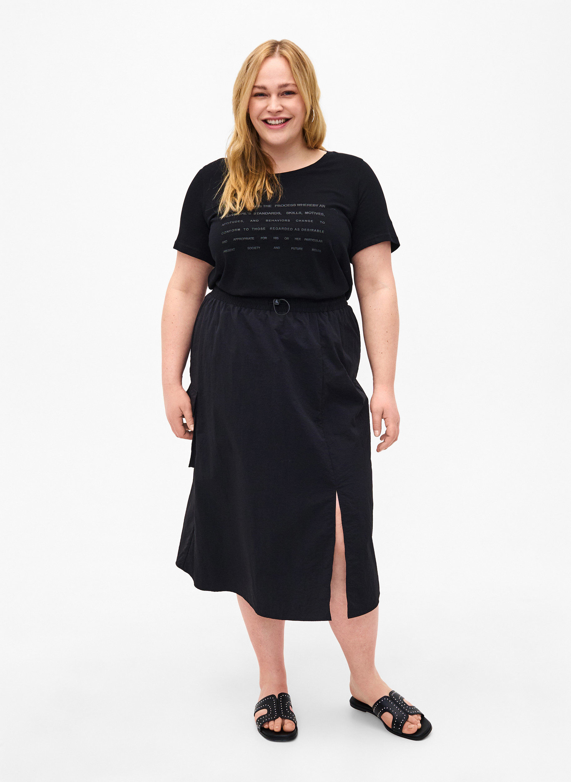 Zizzi T-shirt avec motif de texte, Black W. Black, Model image number 2