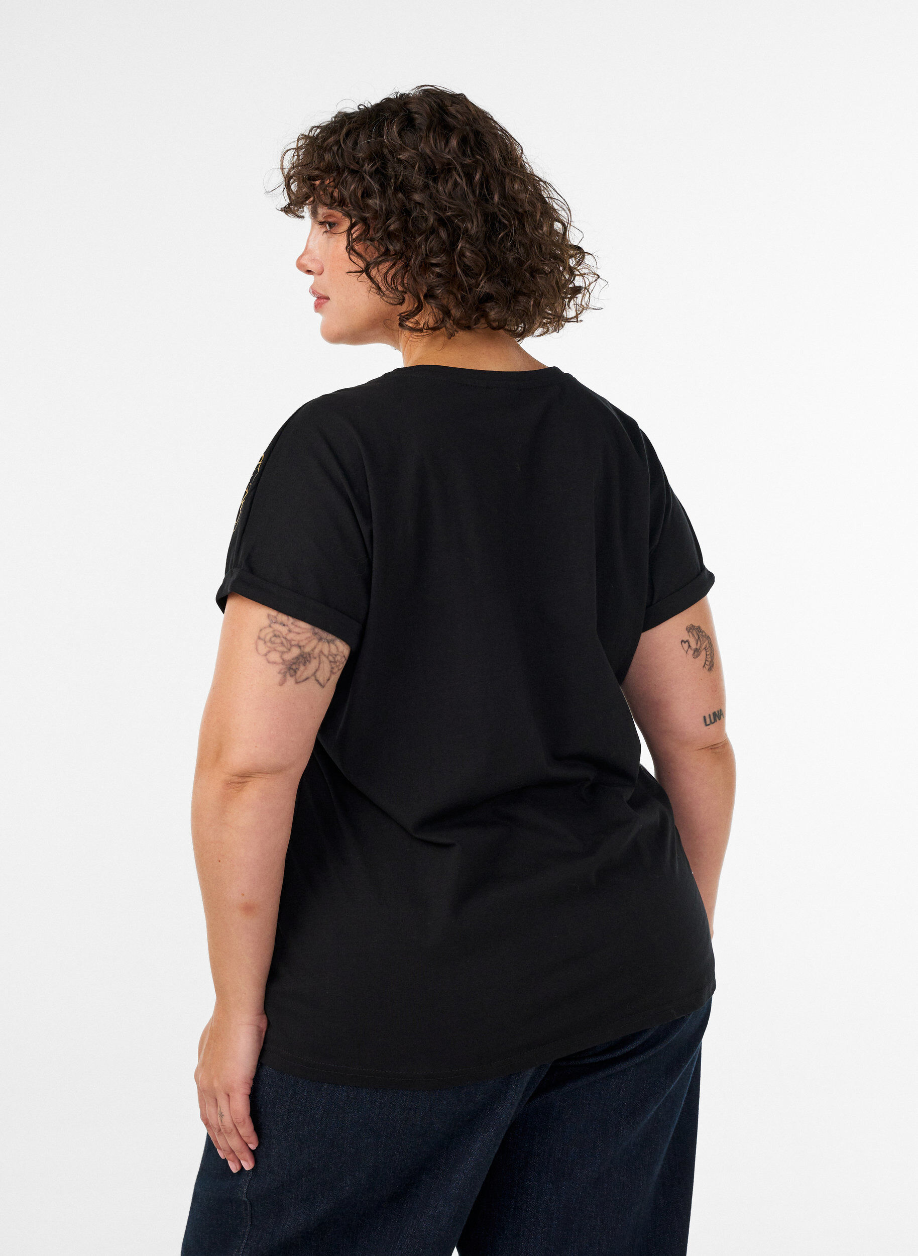 ZizziT-Shirt aus Baumwolle mit Blumenprint, Schwarz, Model image number 2