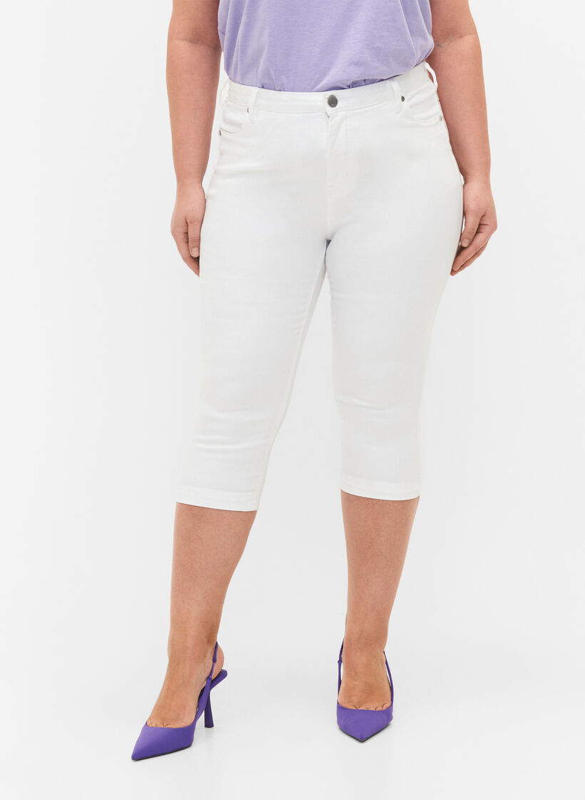 Hoch taillierte Amy Capri Jeans mit Super Slim Fit, Wei&szlig;, Model image number 3