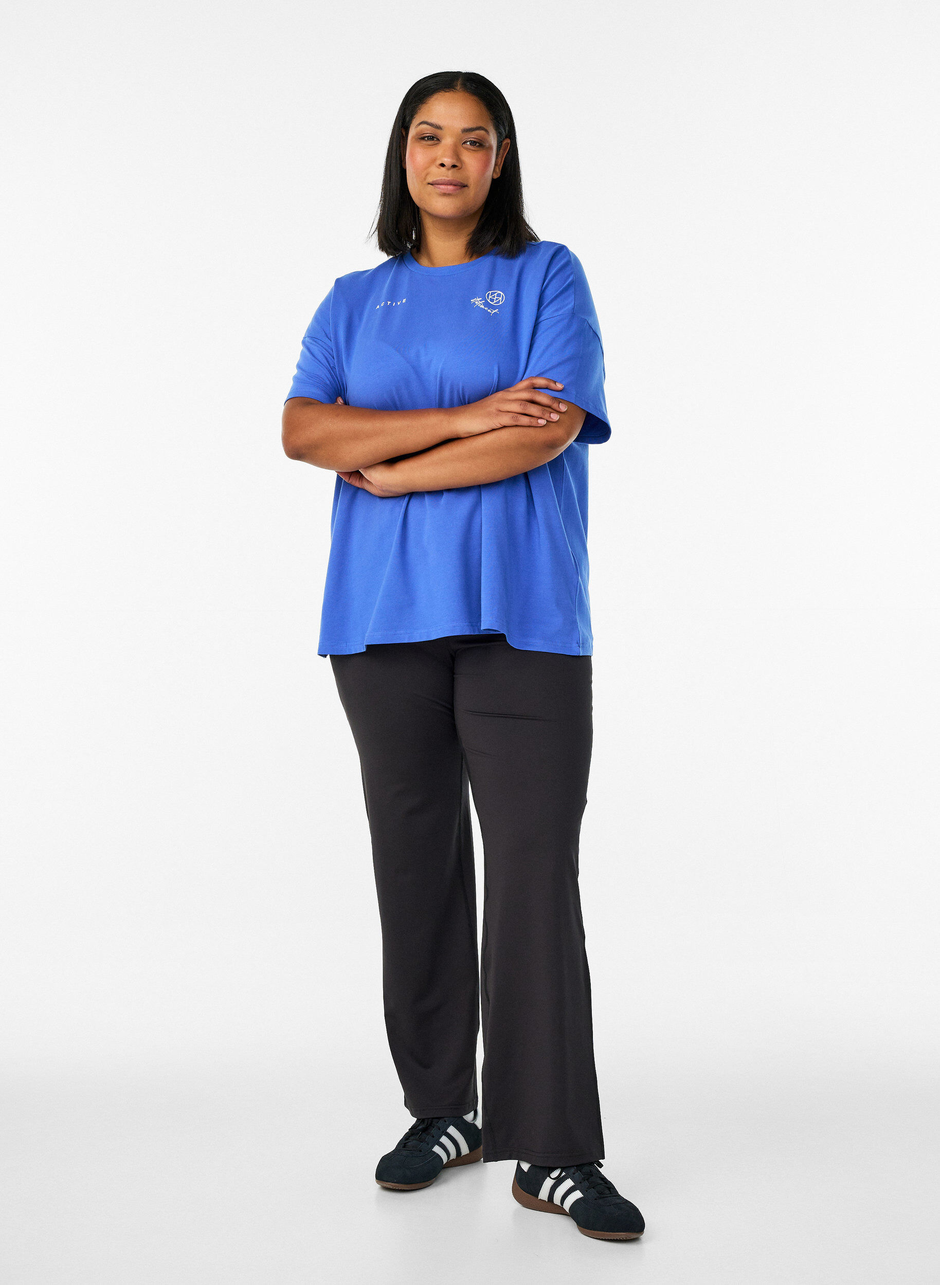 Zizzi Ausgestellte Trainingshose mit hoher Taille, Schwarz, Model image number 1