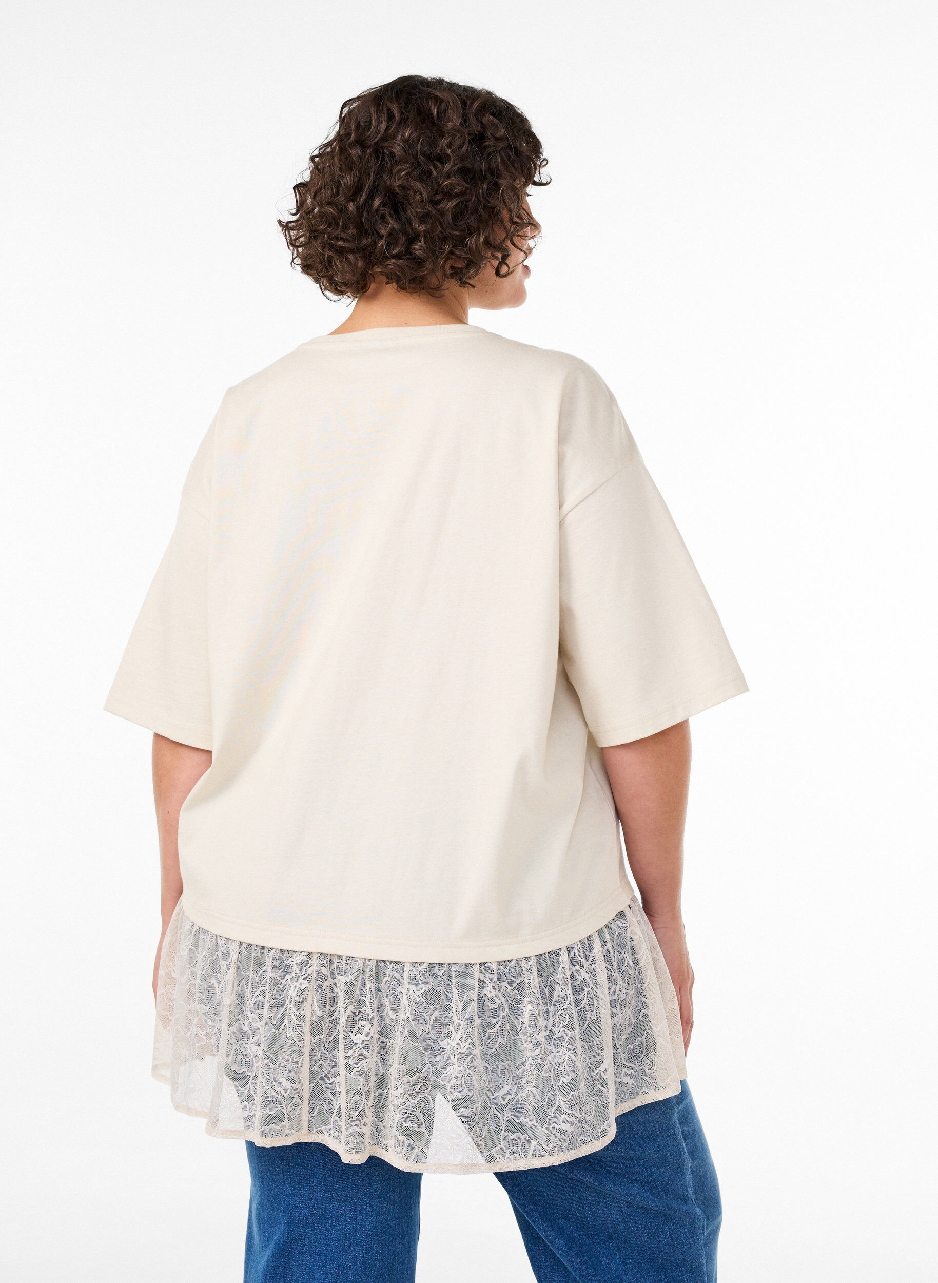 ZizziLockeres T-Shirt mit breitem Spitzenbesatz, Vanille, Model image number 2