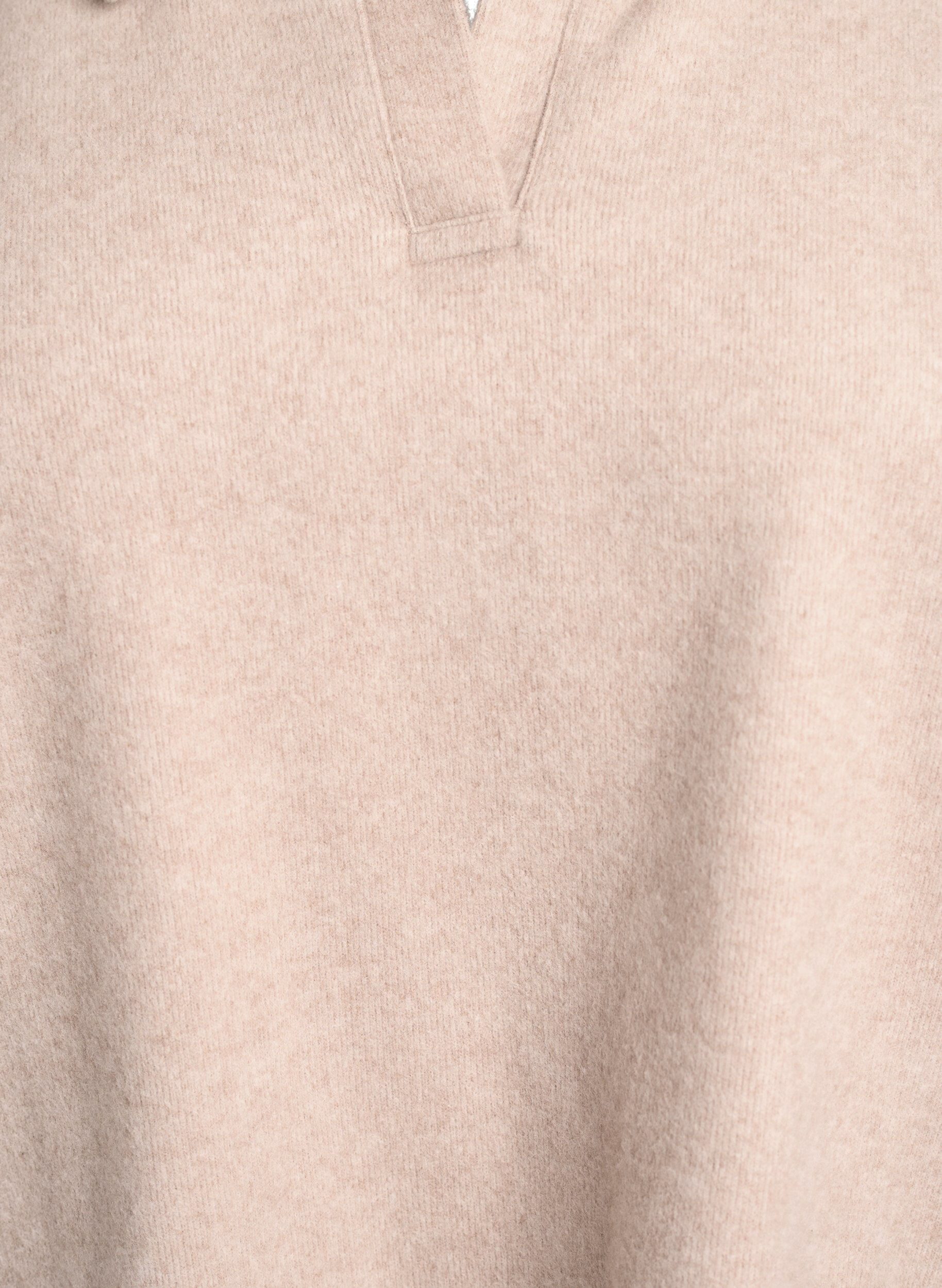 Zizzi Jersey-Bluse mit Kragen und V-Ausschnitt, Beige, Packshot image number 2