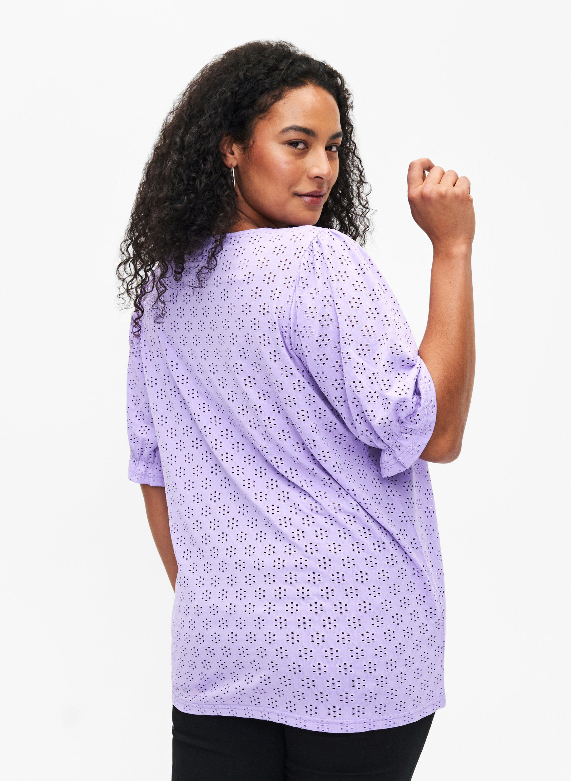 Zizzi Bluse mit V-Ausschnitt und Lochmuster, Viola, Model image number 1