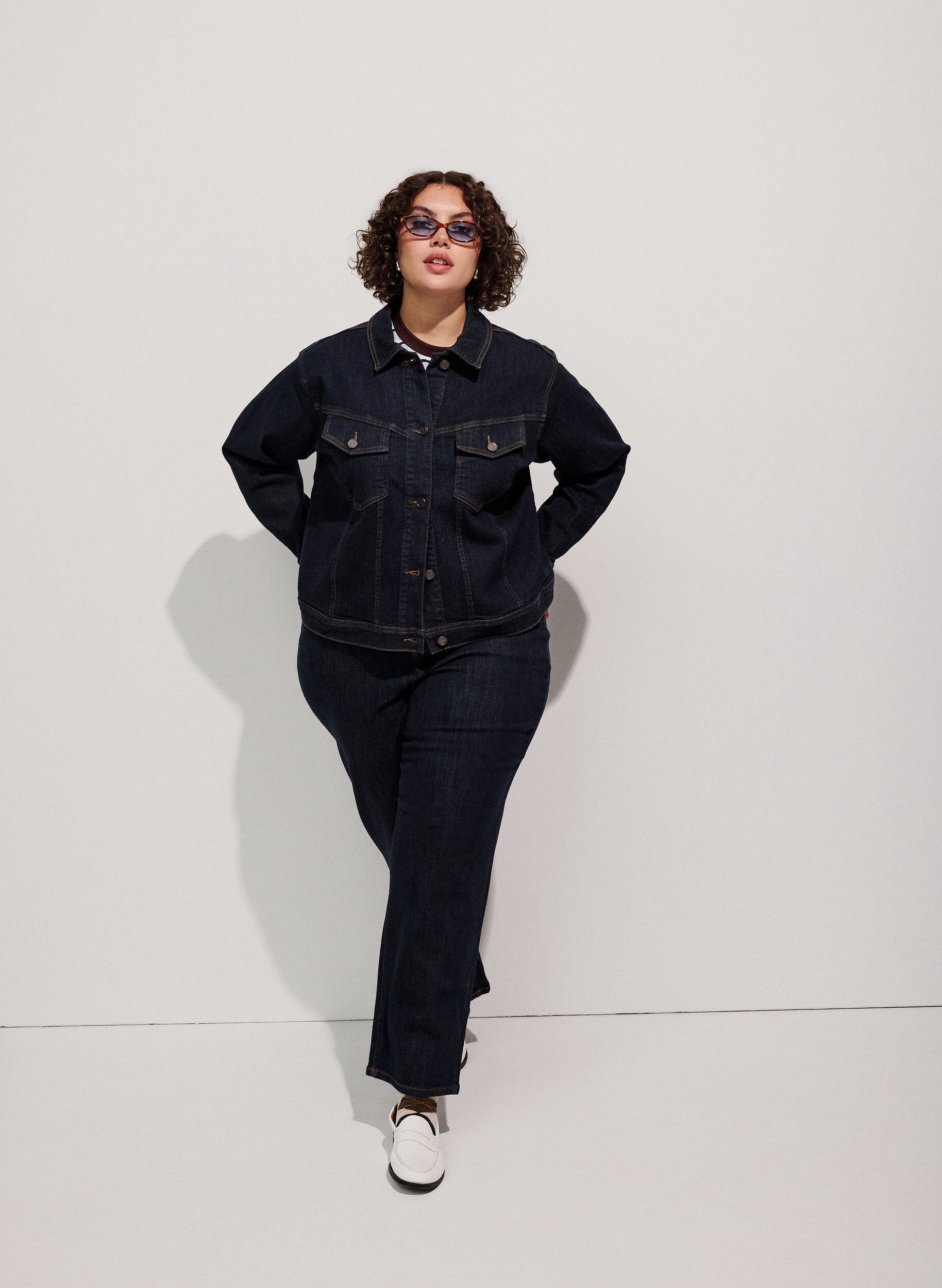 ZizziStraight Fit Jeans Kiana mit hoher Taille, Blau, Model image number 1