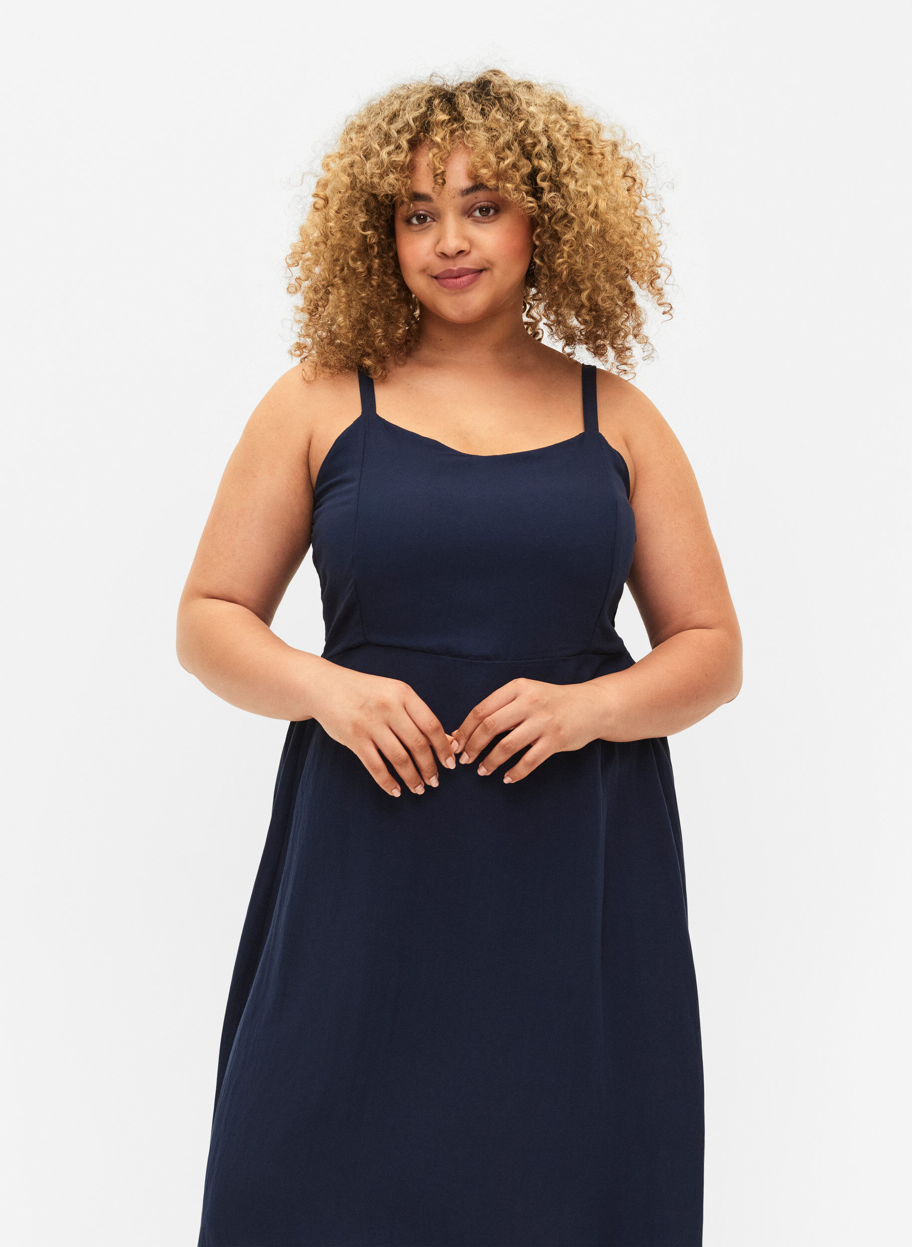 Zizzi Einfarbiges Tr&auml;gerkleid aus Viskose mit Smok, Navy Blazer, Model image number 2