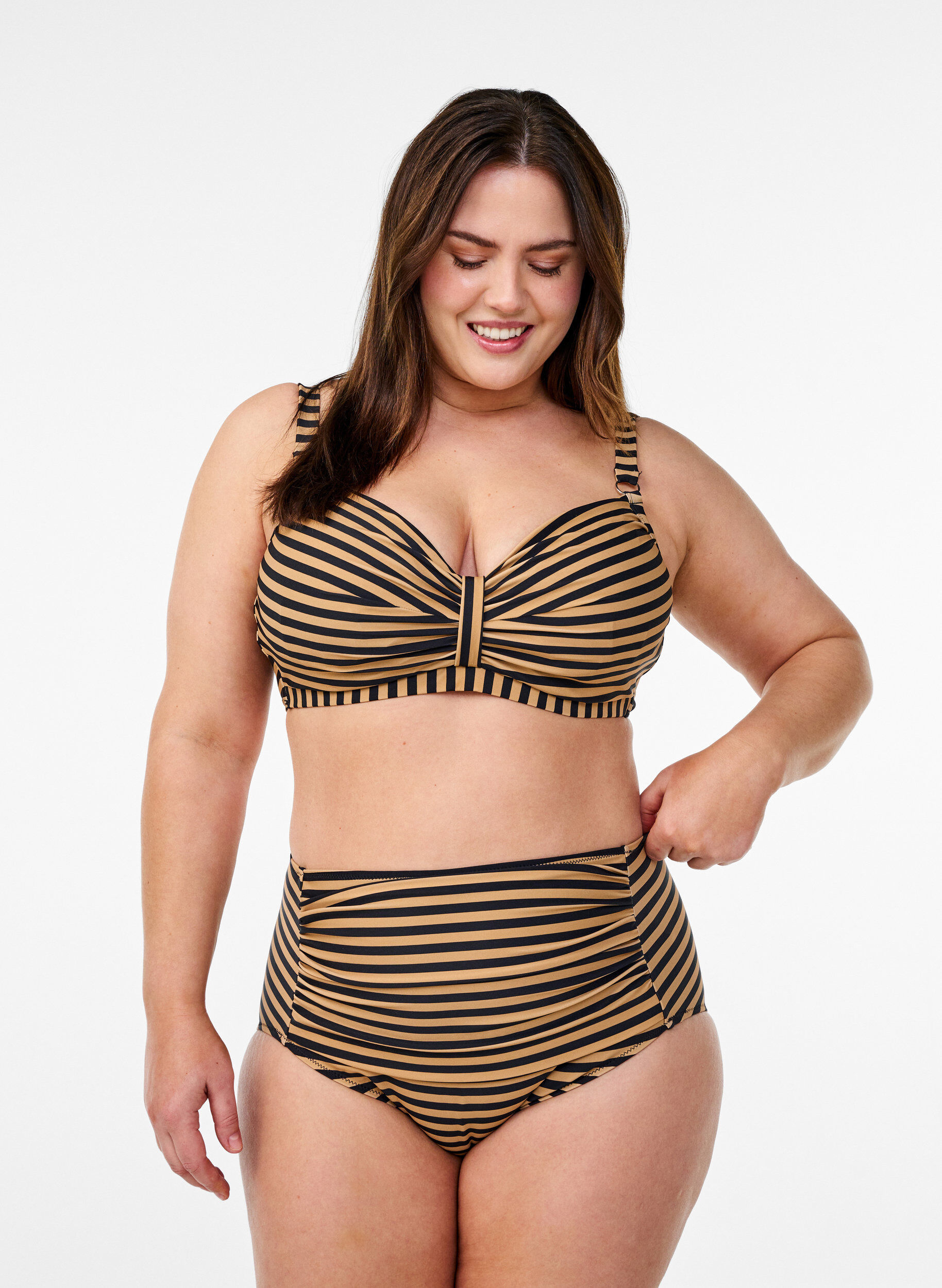 Zizzi Haut de bikini avec armatures et imprim&eacute;, Camel, Model image number 1
