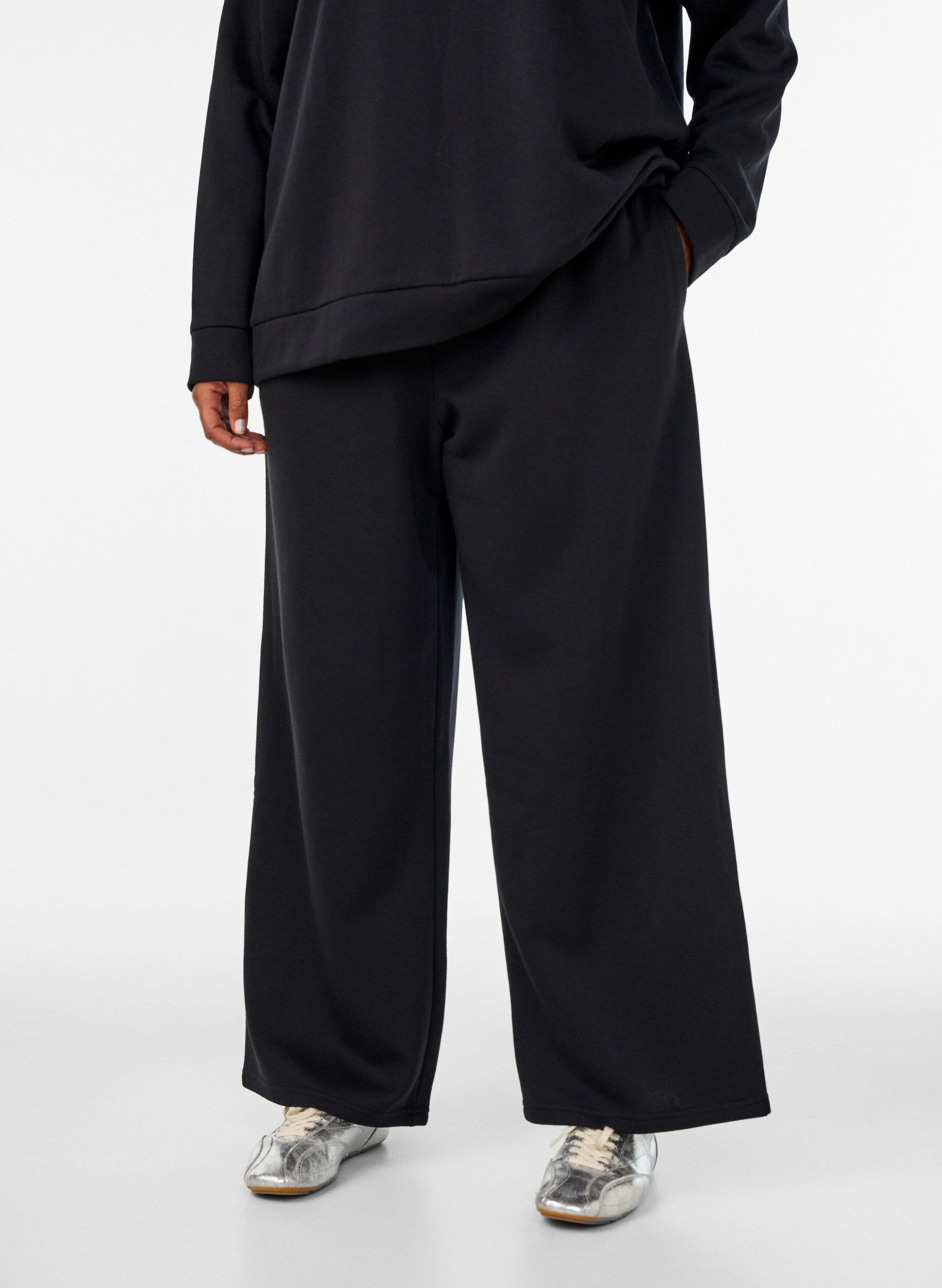 ZizziPantalon de jogging taille haute avec coupe ample, Noir, Model image number 2