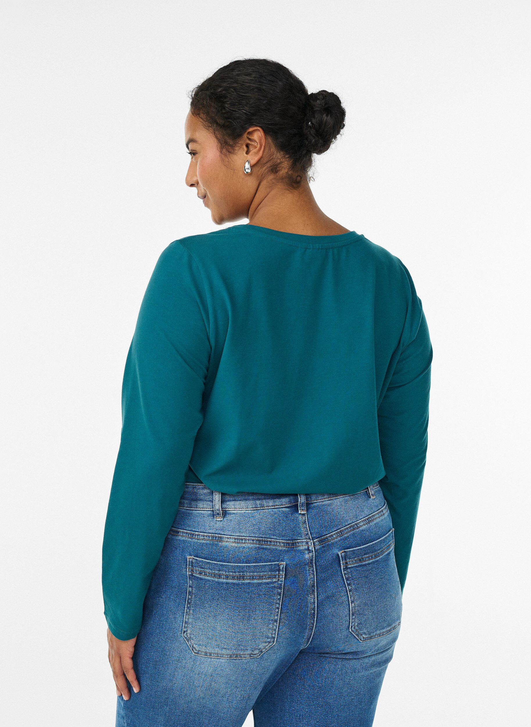 Zizzi Basic Top aus Jersey mit langen &Auml;rmeln, Gr&uuml;n, Model image number 2