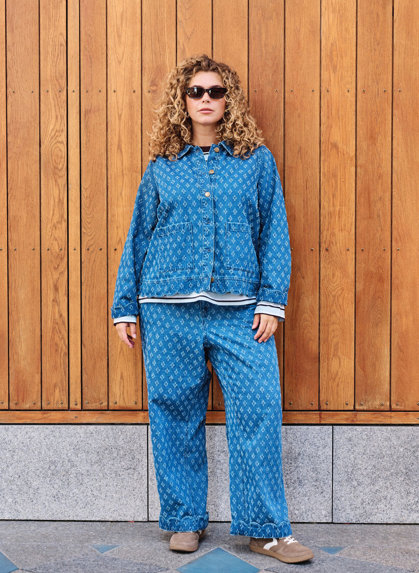 Myra Jeans mit weiter Passform und abgenutzter Optik, Blau, Image image number 0