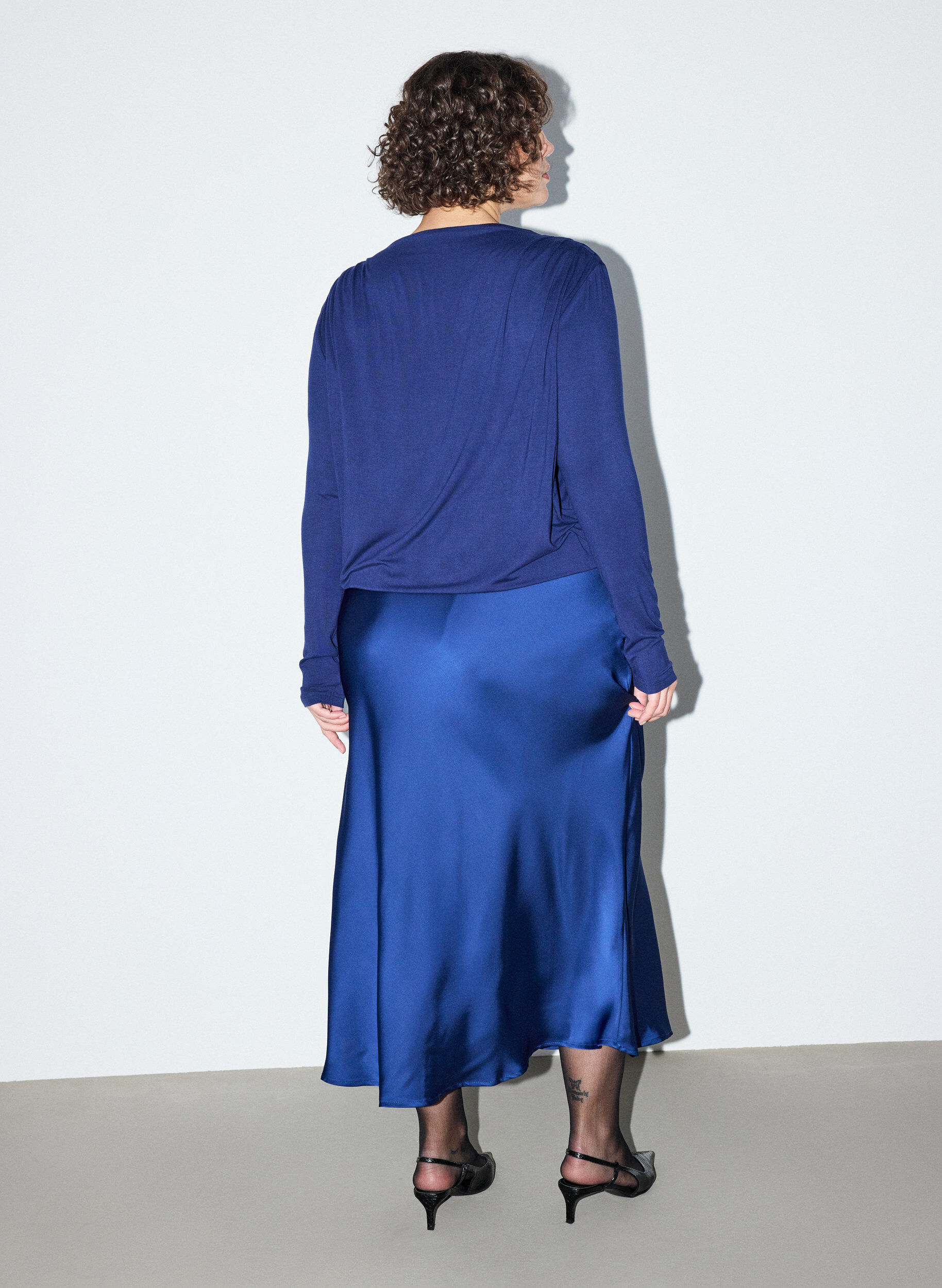 ZizziBluse mit U-Boot-Ausschnitt und Ballon-Passform, Blau, Model image number 2
