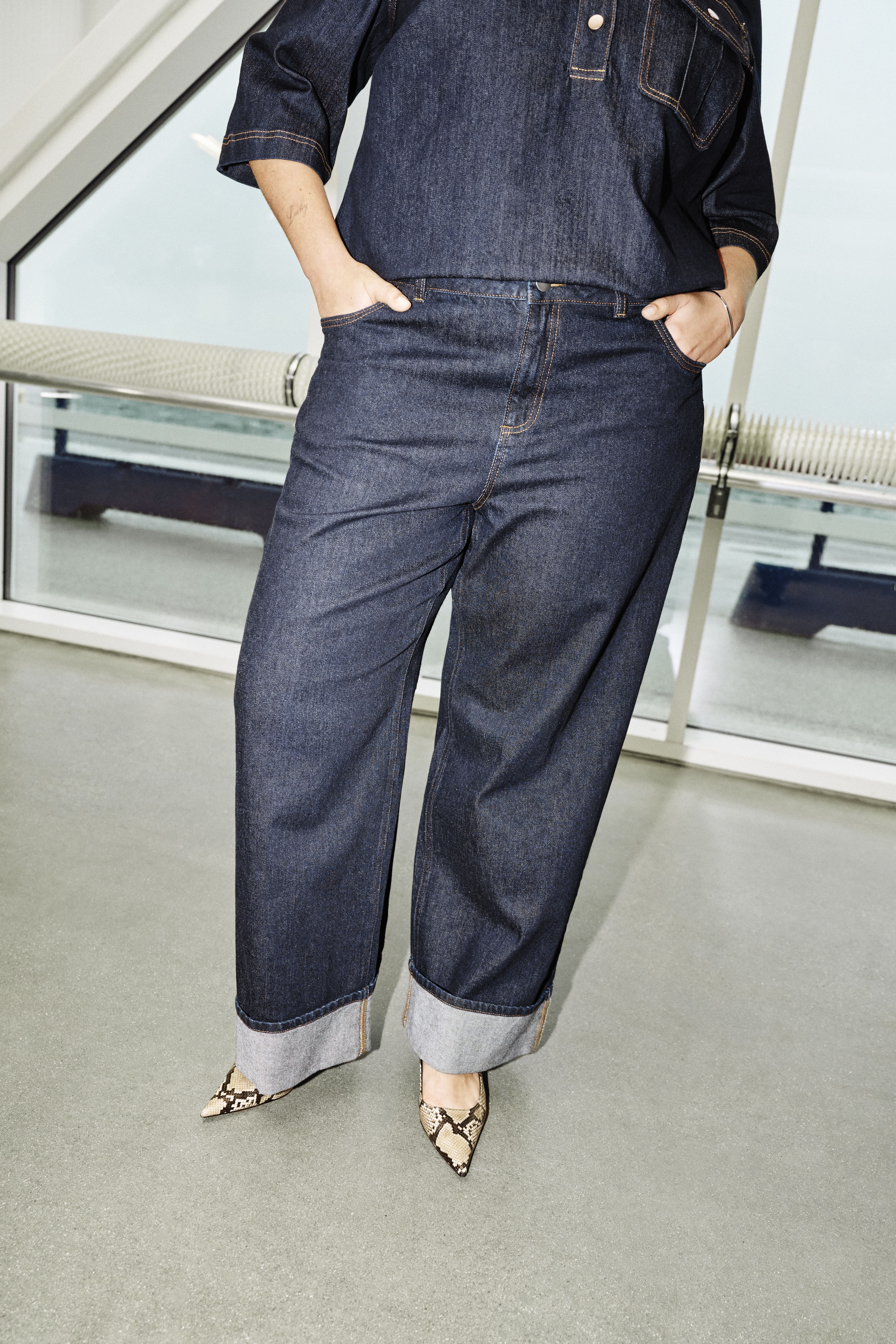 Zizzi Denim-Look mit Details, , Model