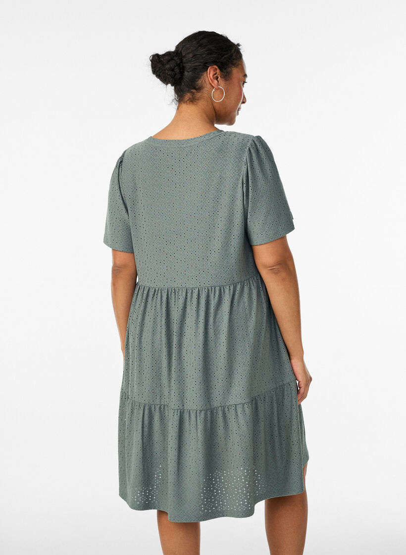 Kurzes Kleid mit Spitzenmuster und Lagenrock, Gr&uuml;n, Model image number 2