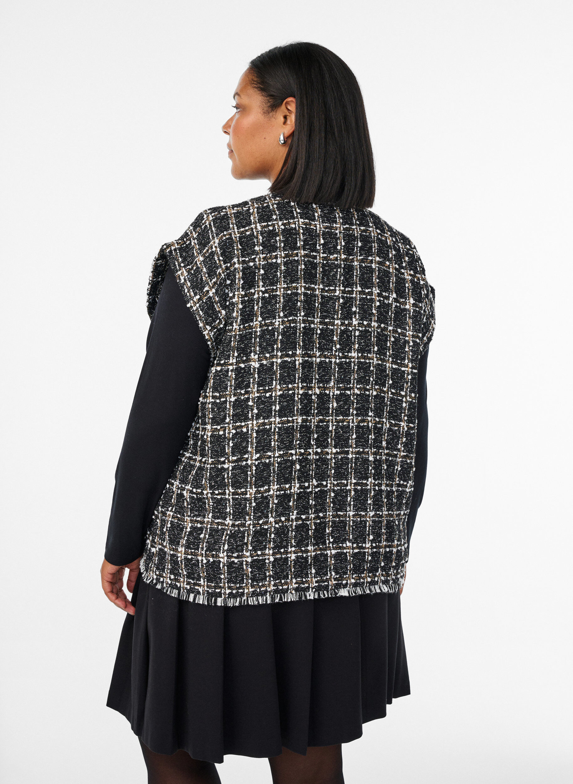 Zizzi Gilet &agrave; carreaux avec boutons d&eacute;coratifs, Noir, Model image number 2