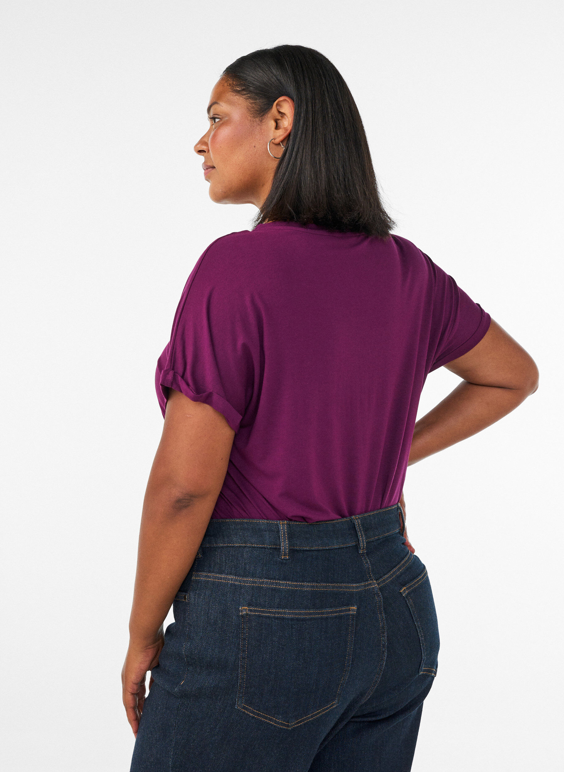 ZizziBasic T-Shirt aus Viskose mit V-Ausschnitt, Lila, Model image number 2