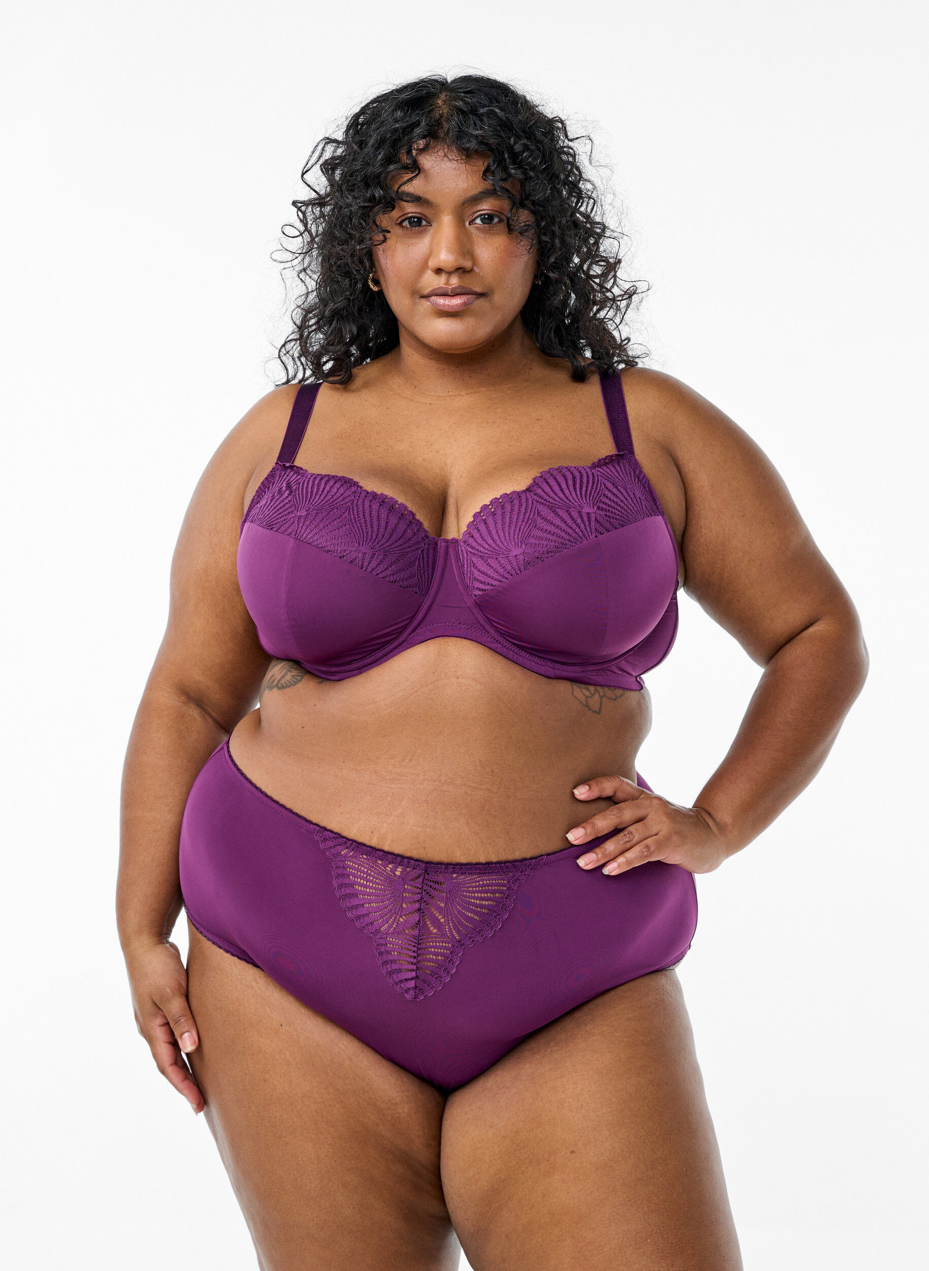 Zizzi Soutien-gorge rembourr&eacute; avec d&eacute;tail en dentelle, Bordeaux fonc&eacute;, Model image number 1