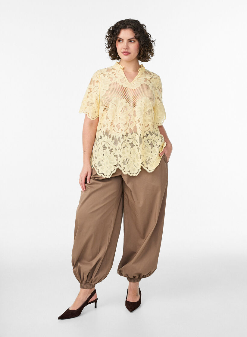 Bluse aus Spitze mit R&uuml;schenkragen und kurzen &Auml;rmeln, Gelb, Model image number 1