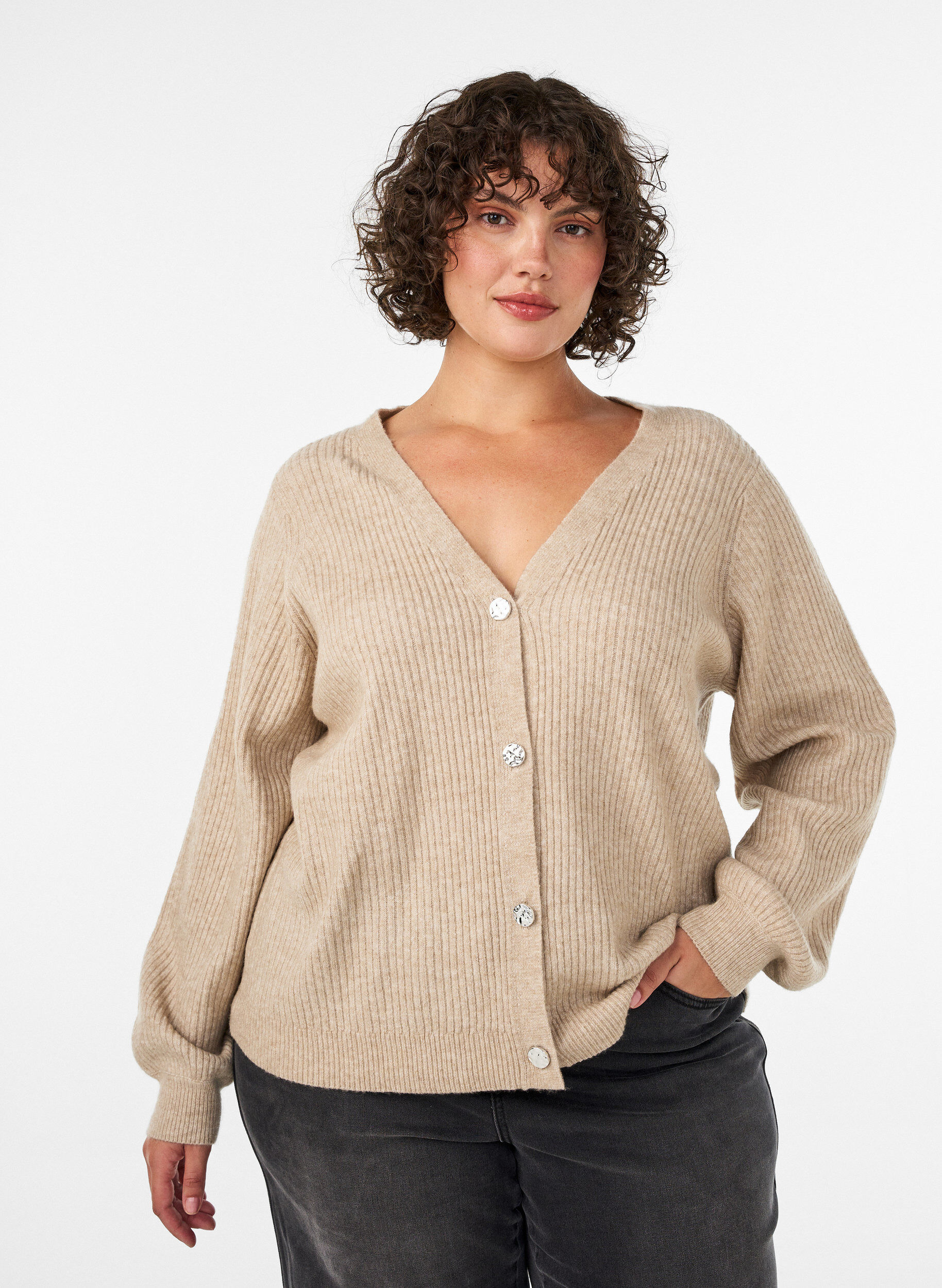 Cardigan avec col en V et texture c&ocirc;tel&eacute;e, Beige, Model