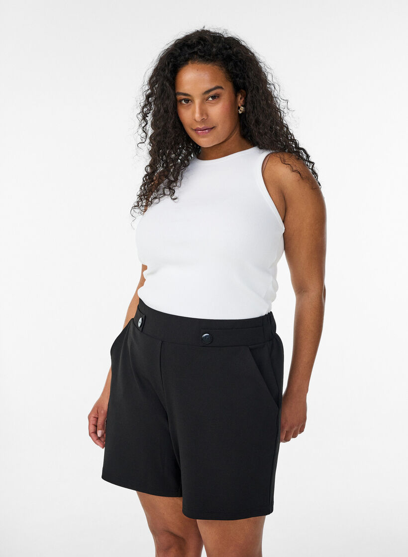 Short avec poches et coupe ample, Noir, Model image number 0