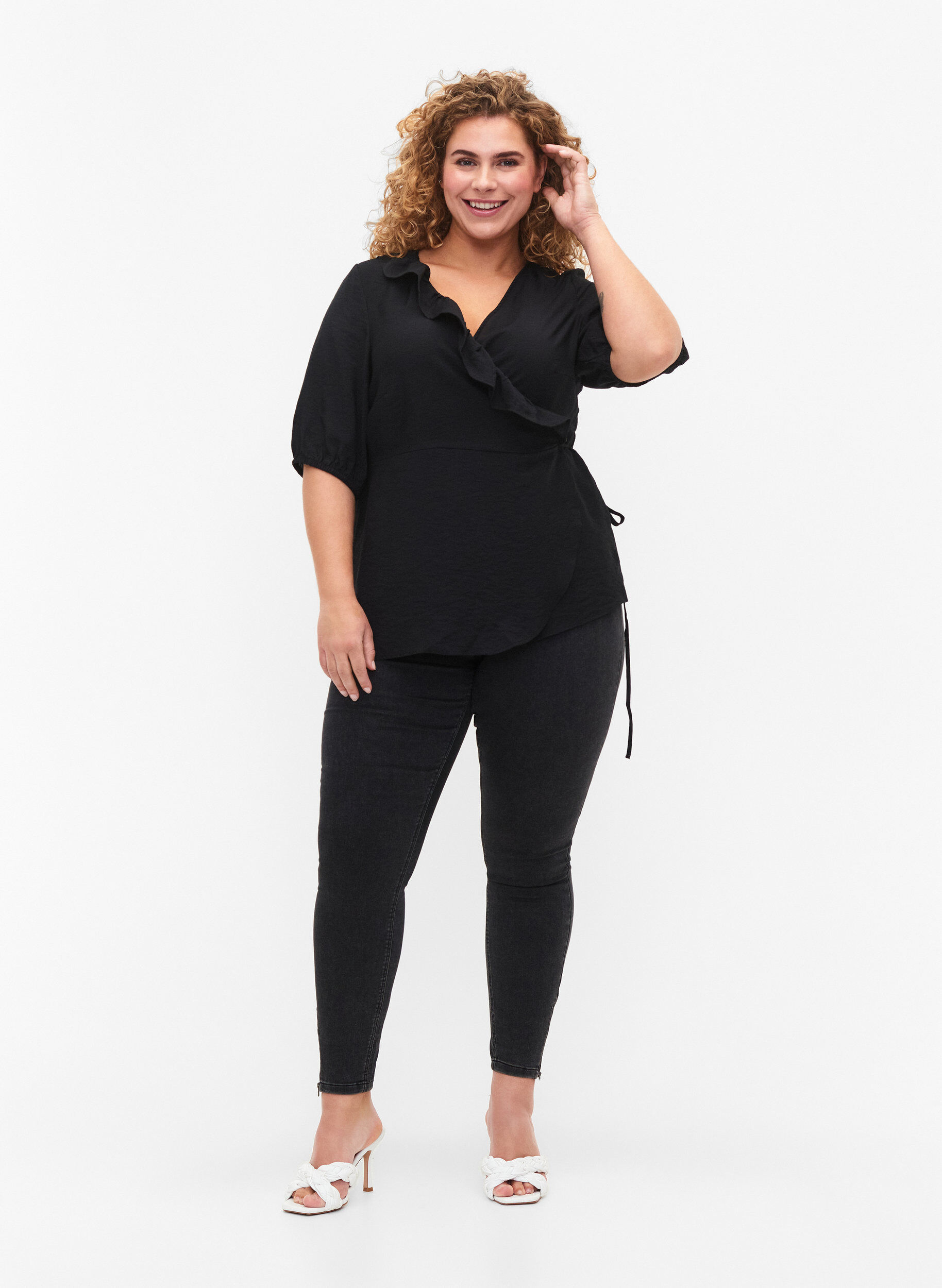 Zizzi Blouse cache-c&oelig;ur en viscose avec manches mi-longues, Black, Model image number 2