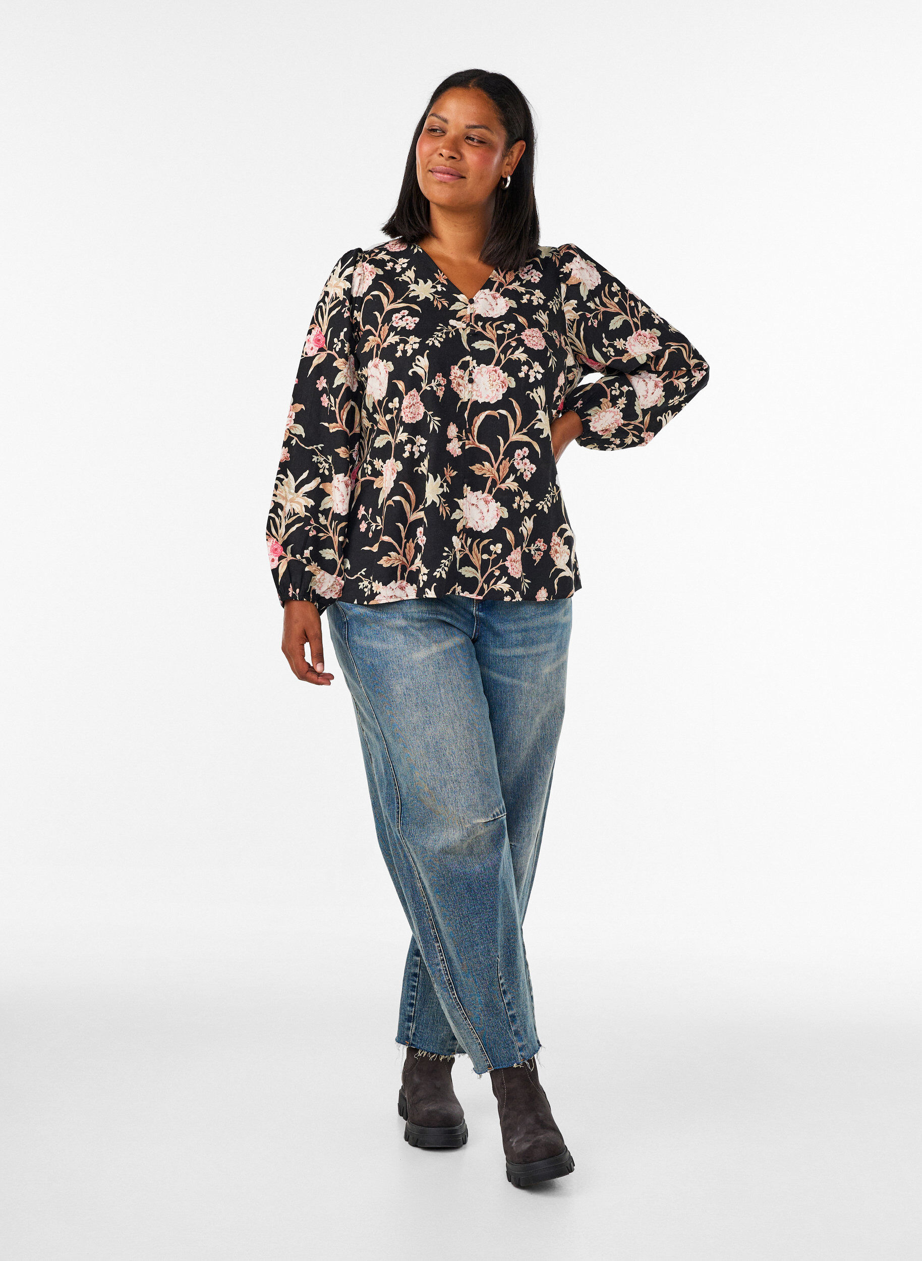 ZizziGebl&uuml;mte Bluse aus Leinen und Viskose mit langen &Auml;rmeln, Schwarz, Model image number 1
