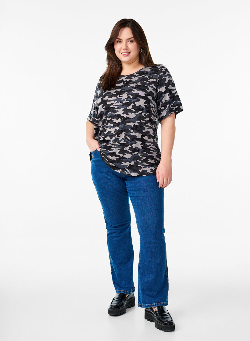 Gestreiftes T-Shirt aus TENCEL&trade; Lyocell, Grau, Model image number 1