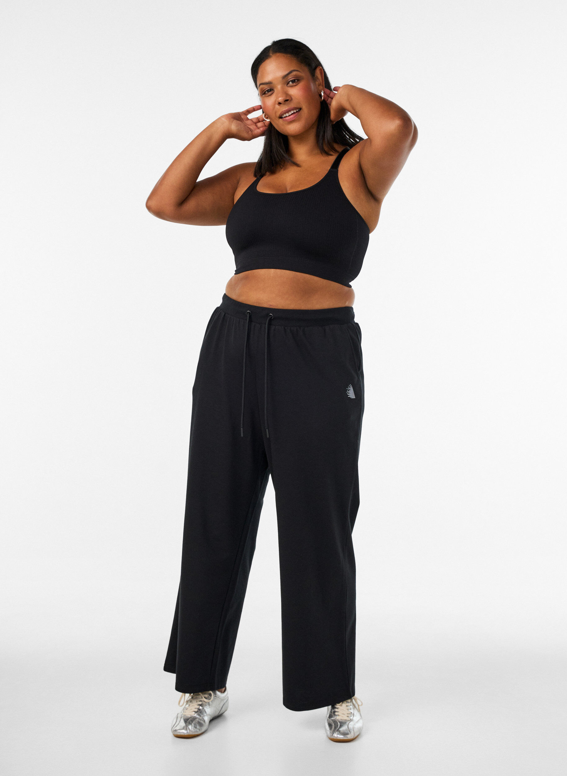 ZizziNahtloser gerippter Sport-BH, Schwarz, Model image number 1