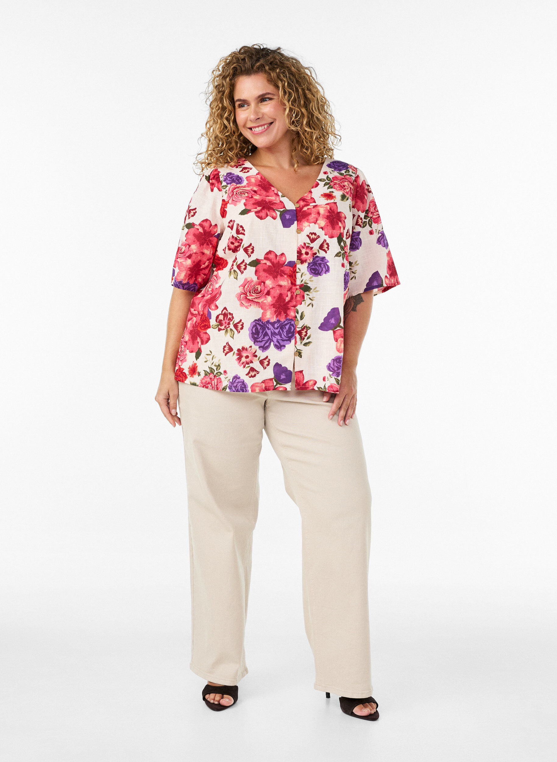 ZizziChemise en coton &agrave; manches courtes avec col V, Rouge, Model image number 1