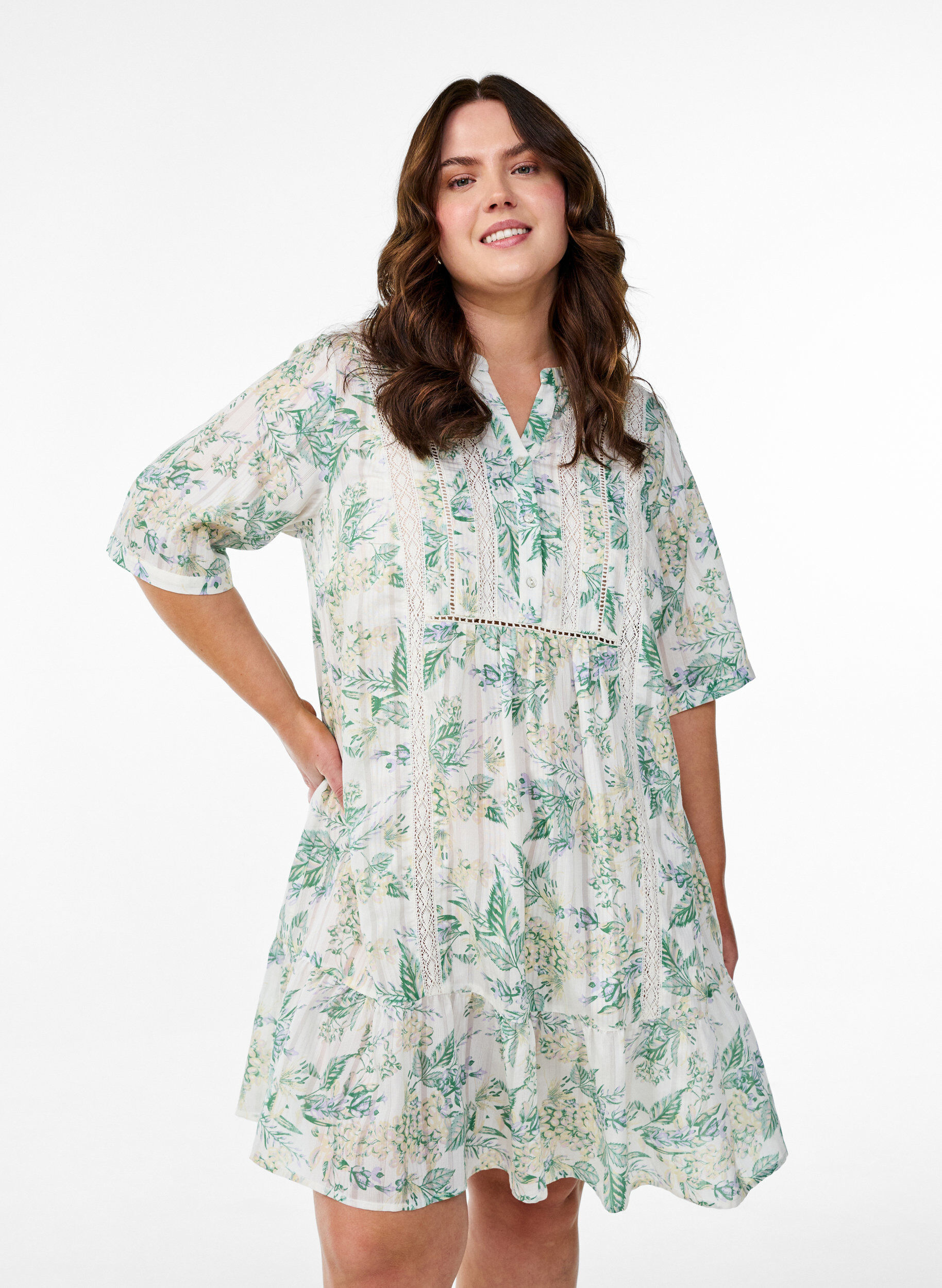 Kurzes Viskosekleid mit Spitzenbesatz und A-Linien-Schnitt, Wei&szlig;, Model