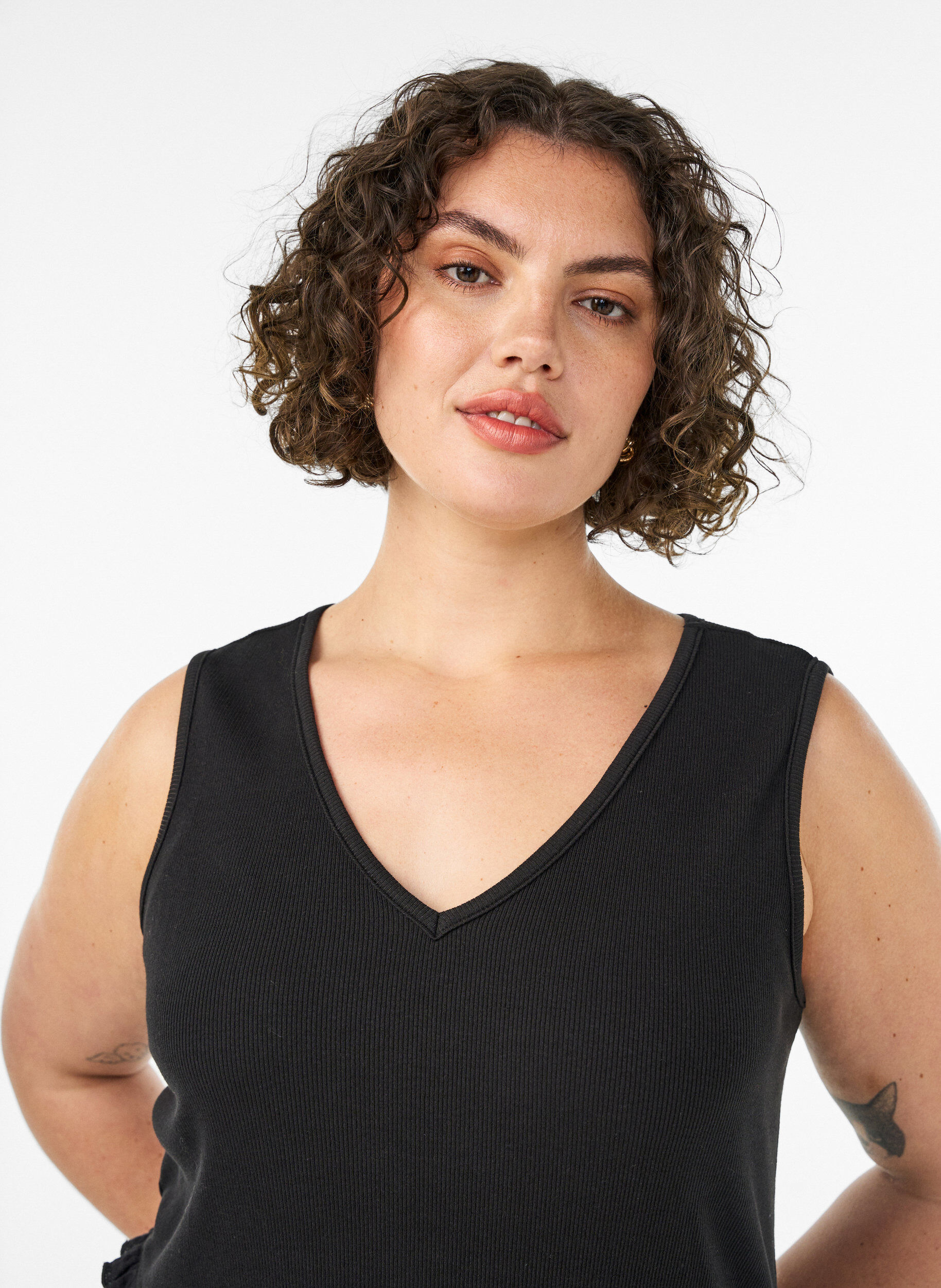 ZizziRobe midi sans manches en coton avec maille c&ocirc;tel&eacute;e et mousseline, Noir, Model image number 2