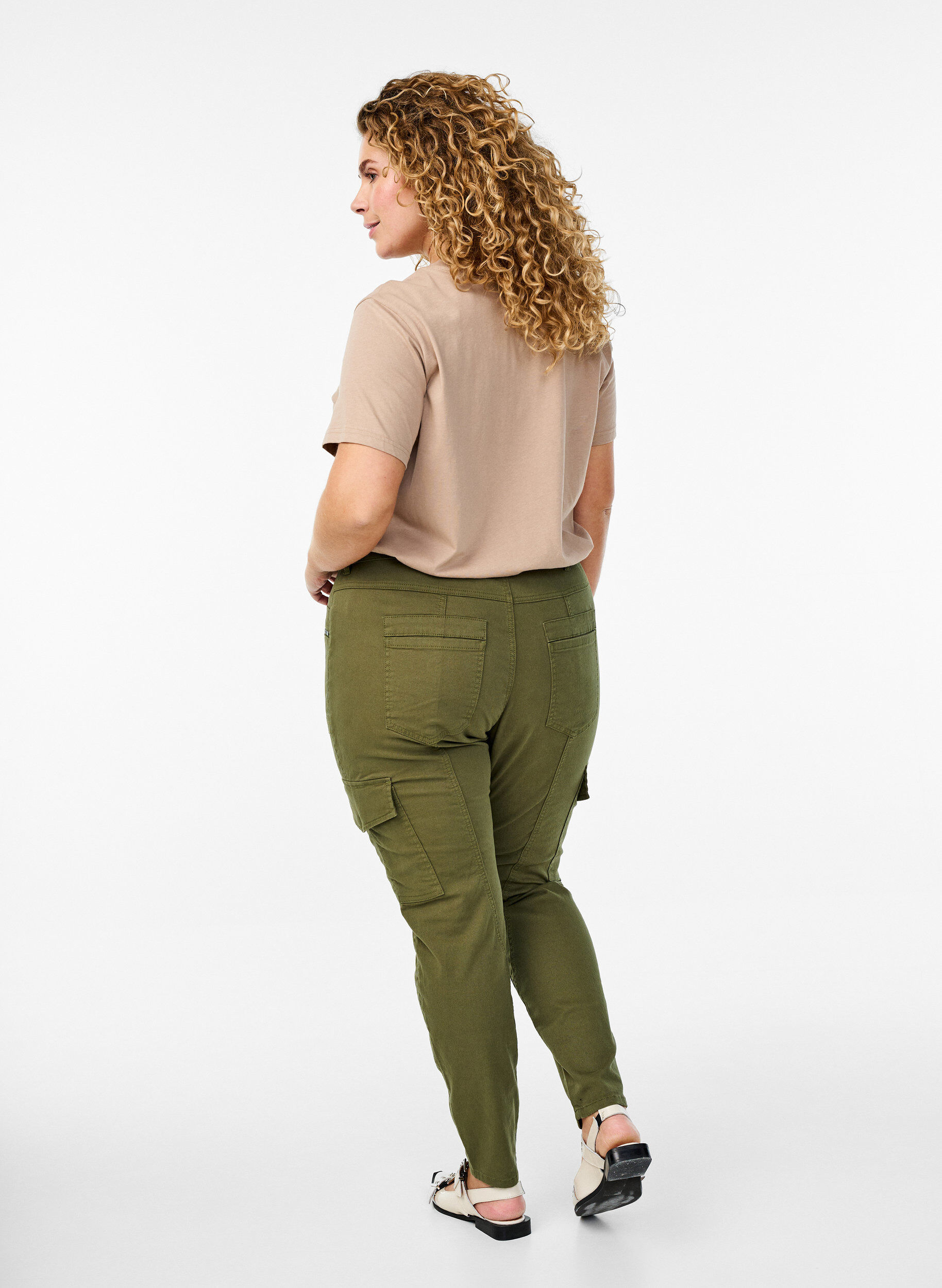Zizzi Pantalon slim fit avec poches cargo, Vert, Model image number 1