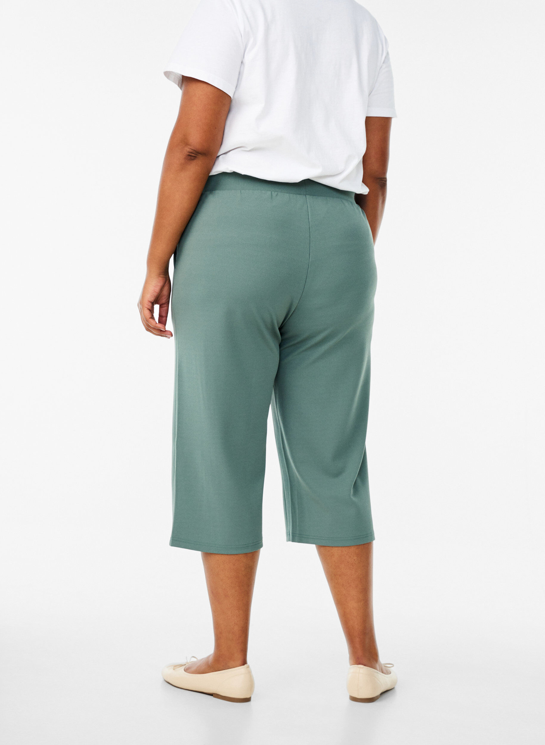 Zizzi FLASH - Culotte taille haute &agrave; coupe ample, Vert fonc&eacute;, Model image number 1