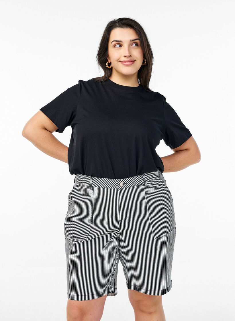 Bermuda rayé à taille haute, Noir, Model image number 0